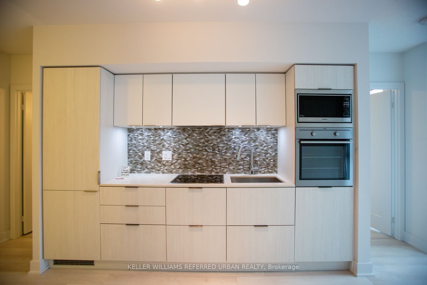 318 Richmond Street W 908, Toronto, ON M5V 1X2 photo 5