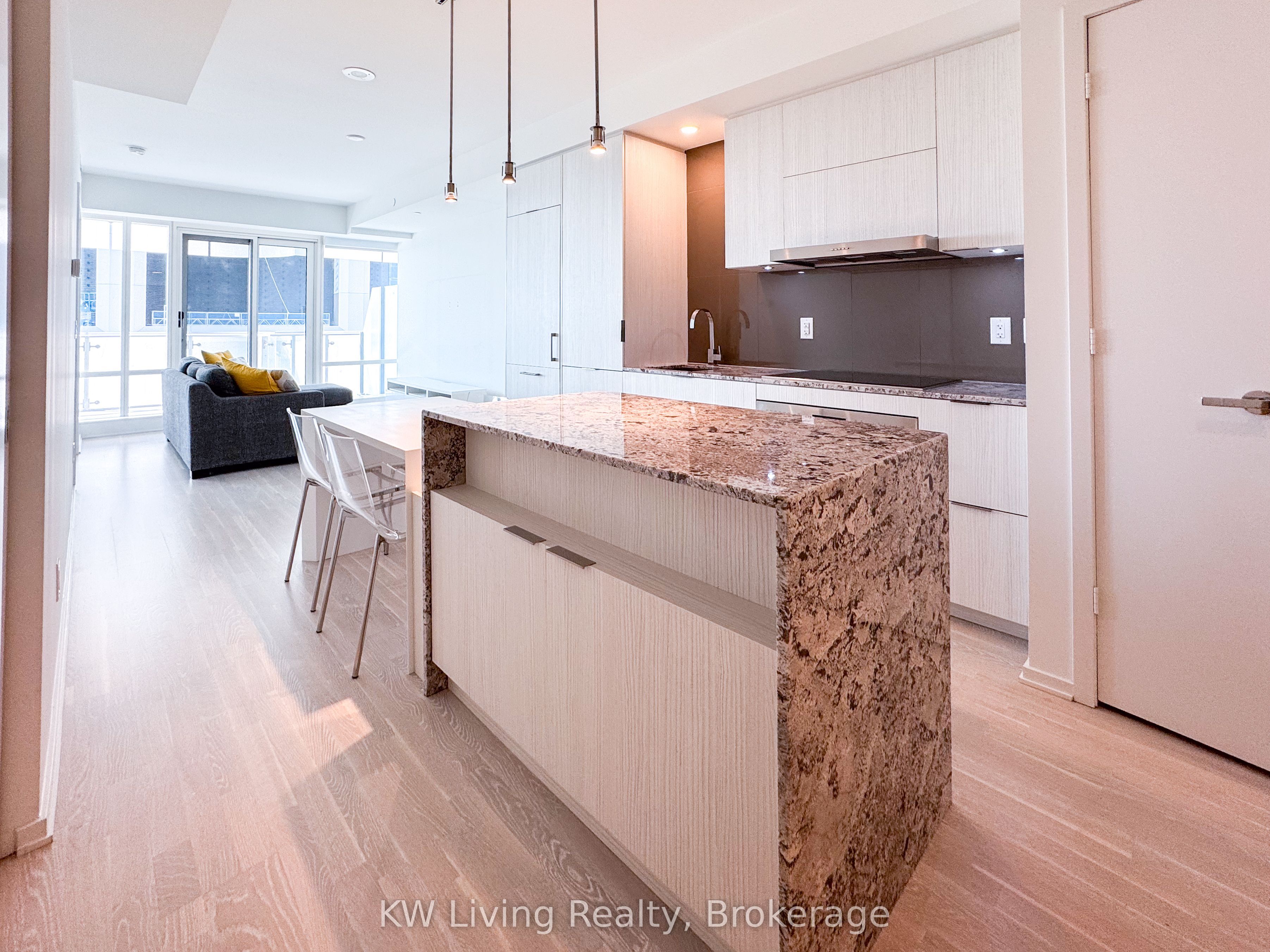1 Bloor Street E 6107, Toronto, ON M4W 0A8 photo 2