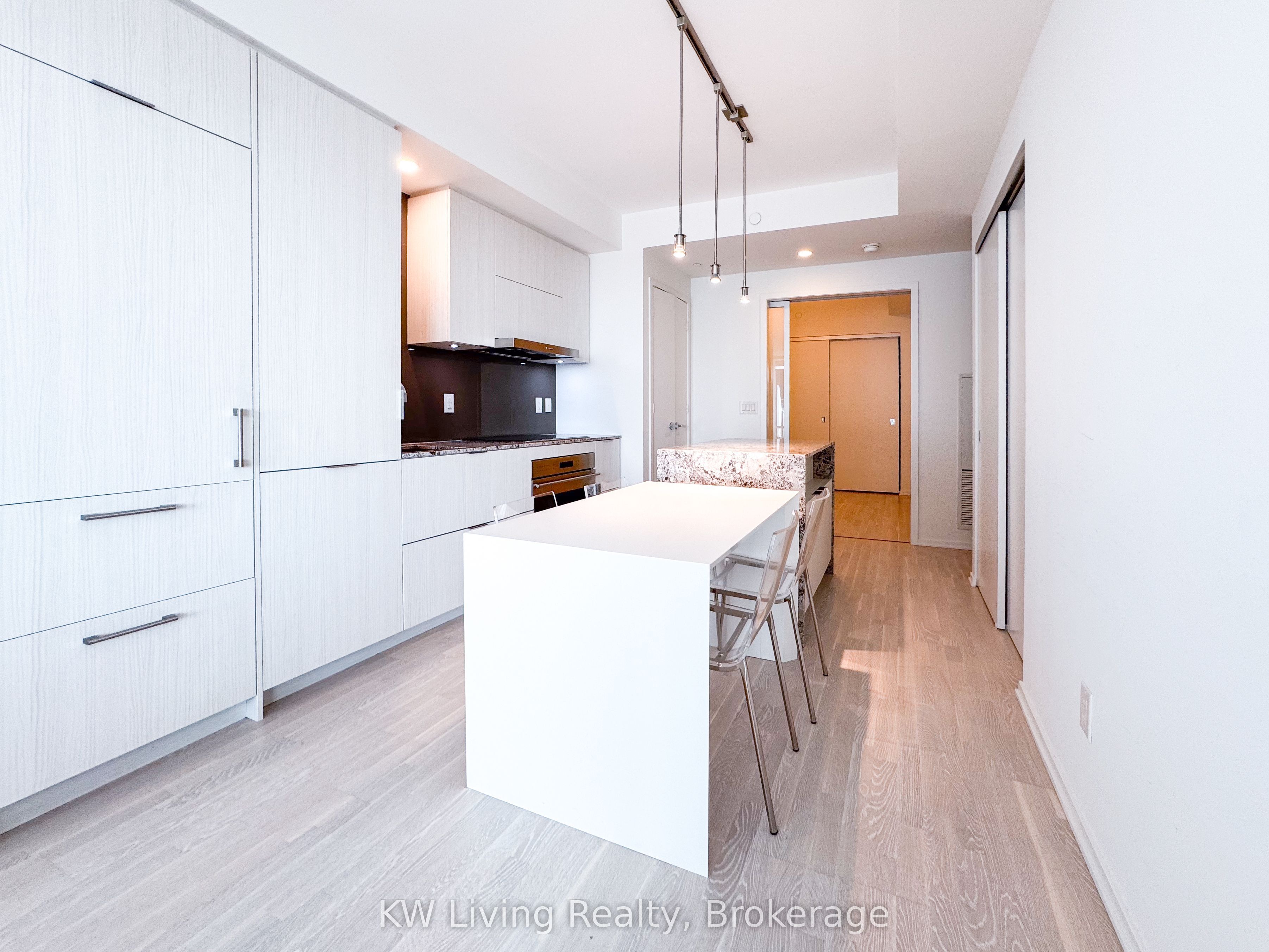 1 Bloor Street E 6107, Toronto, ON M4W 0A8 photo 3