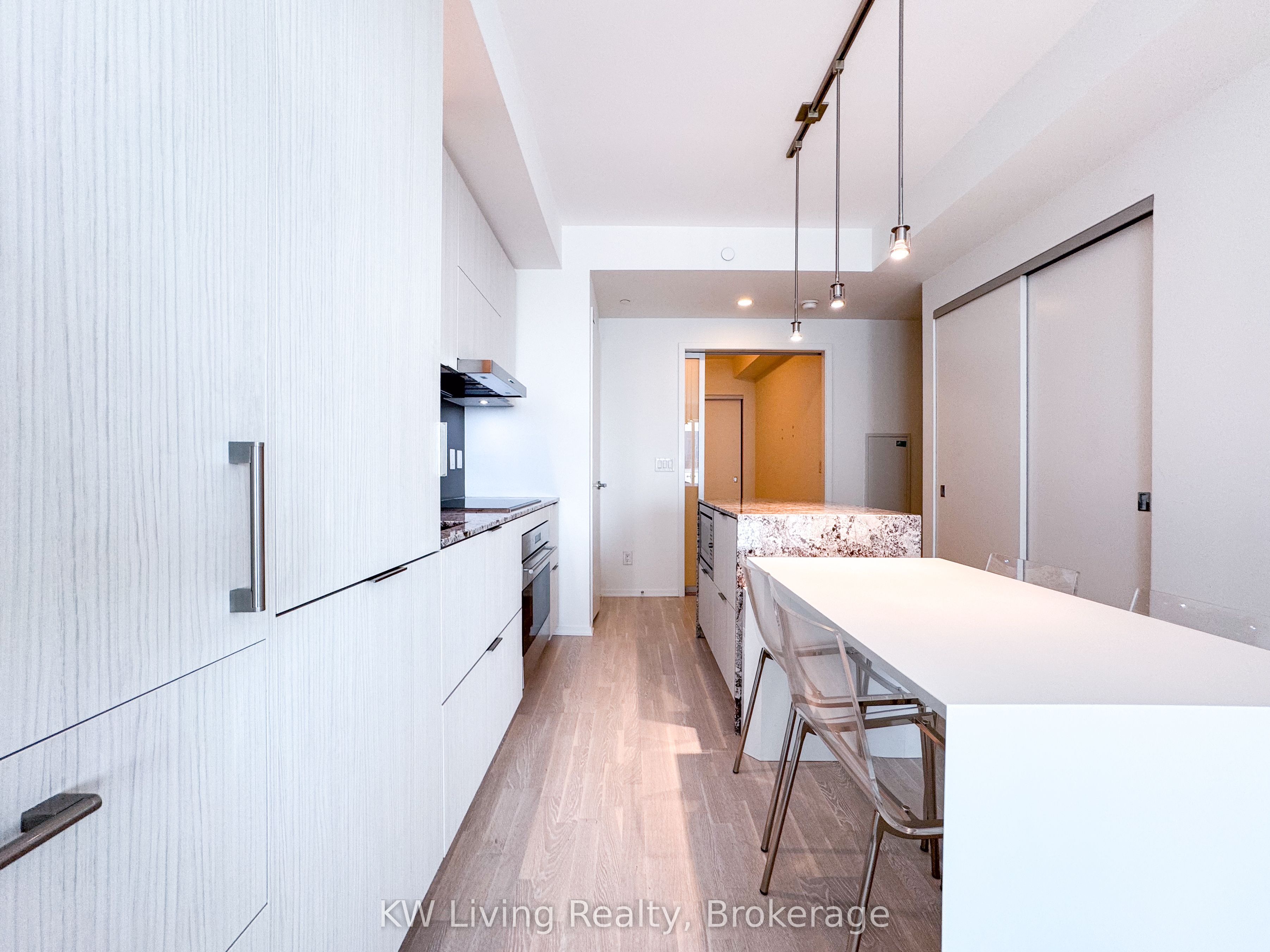 1 Bloor Street E 6107, Toronto, ON M4W 0A8 photo 4