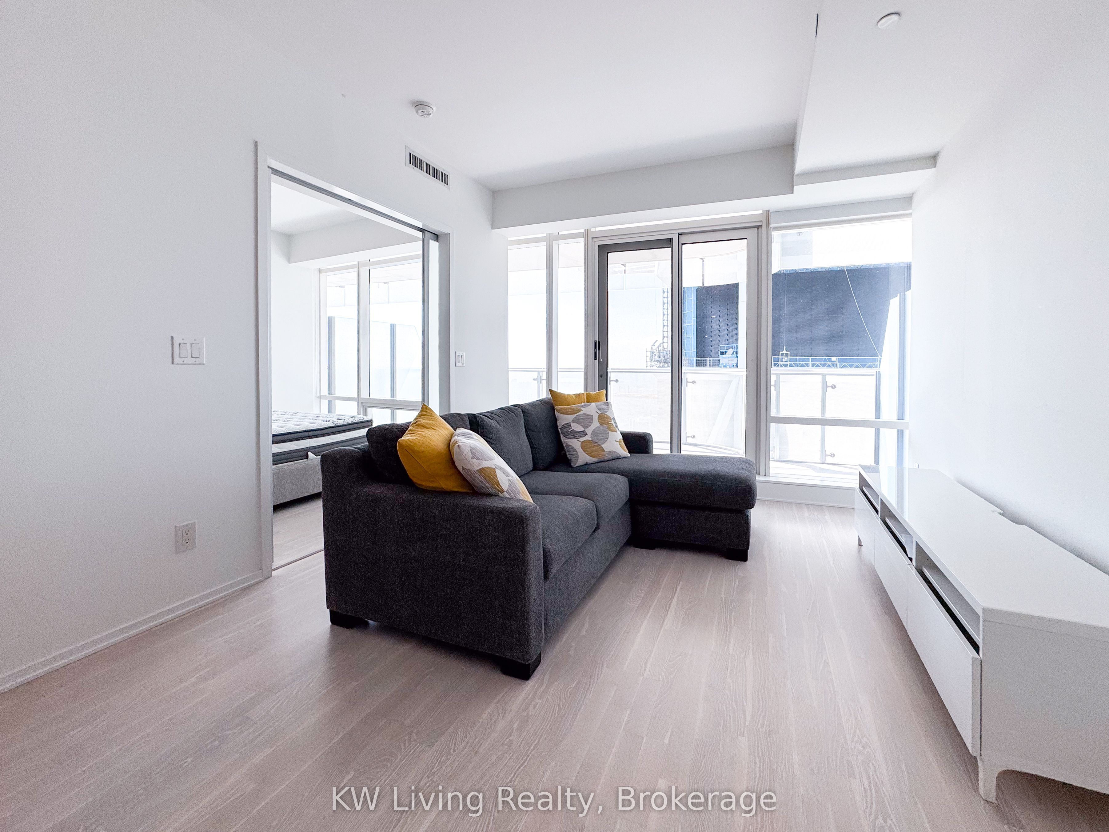 1 Bloor Street E 6107, Toronto, ON M4W 0A8 photo 5