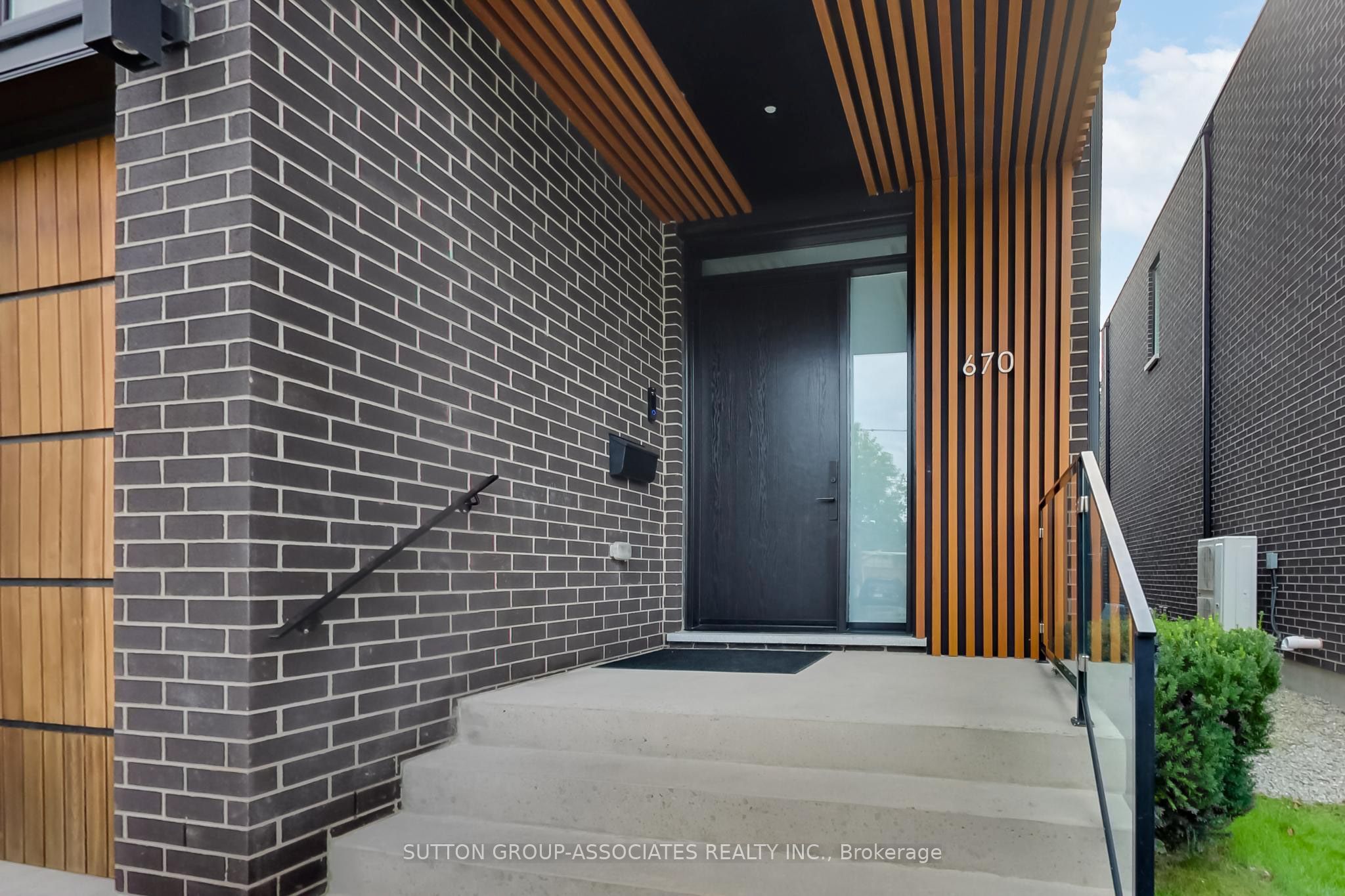 670 Winona Drive, Toronto, ON M6C 3V8 photo 2
