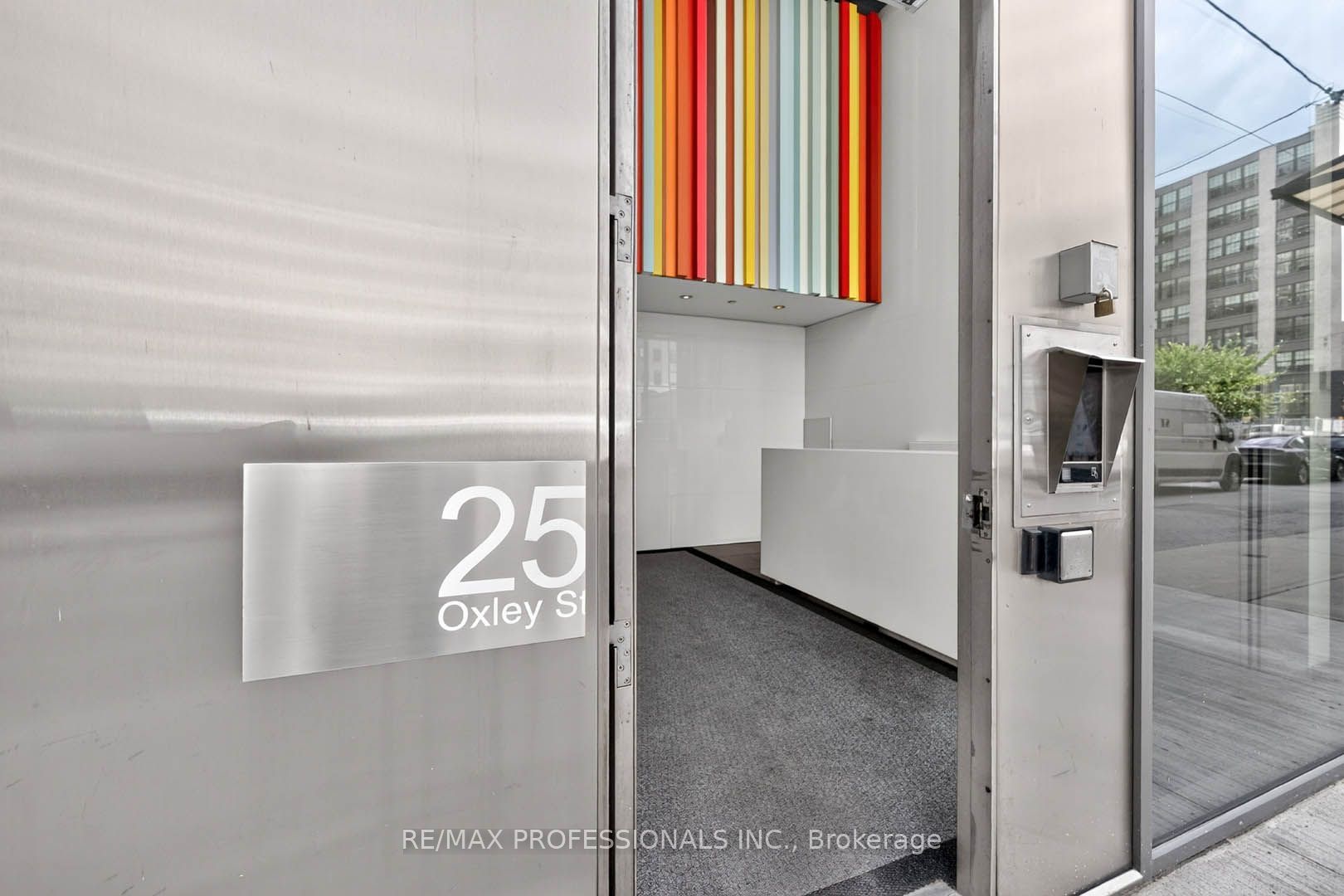 25 Oxley Street 907, Toronto, ON M5V 2J5 photo 2