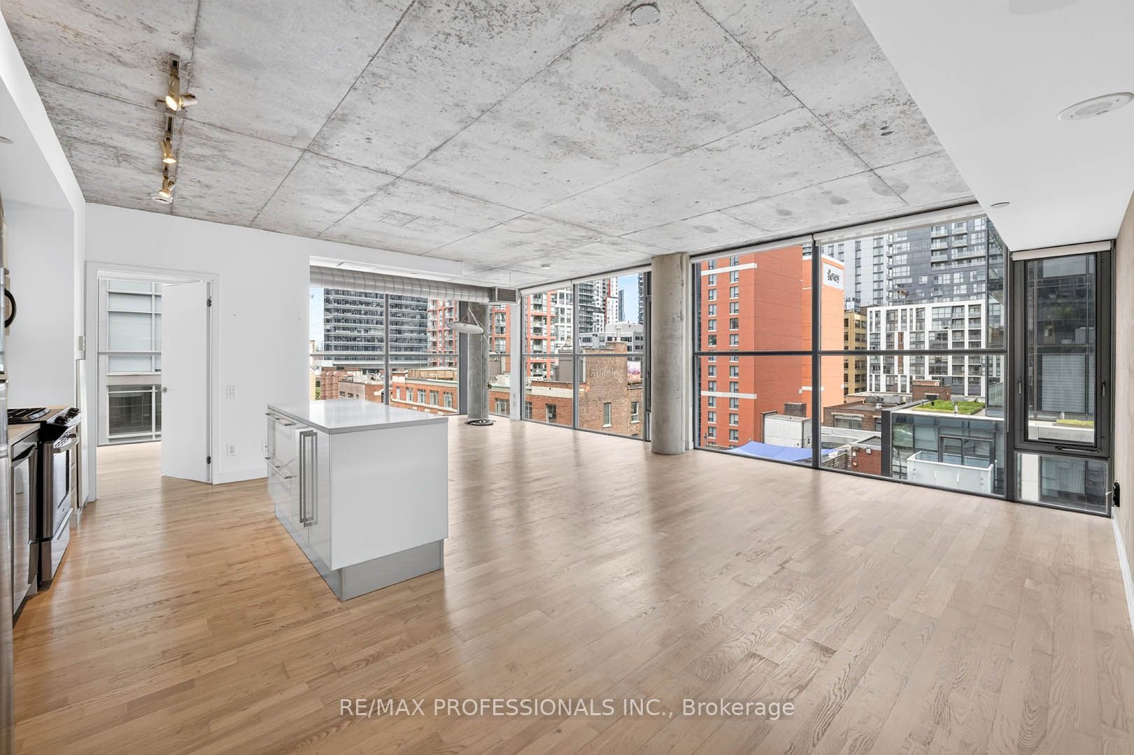 25 Oxley Street 907, Toronto, ON M5V 2J5 photo 3