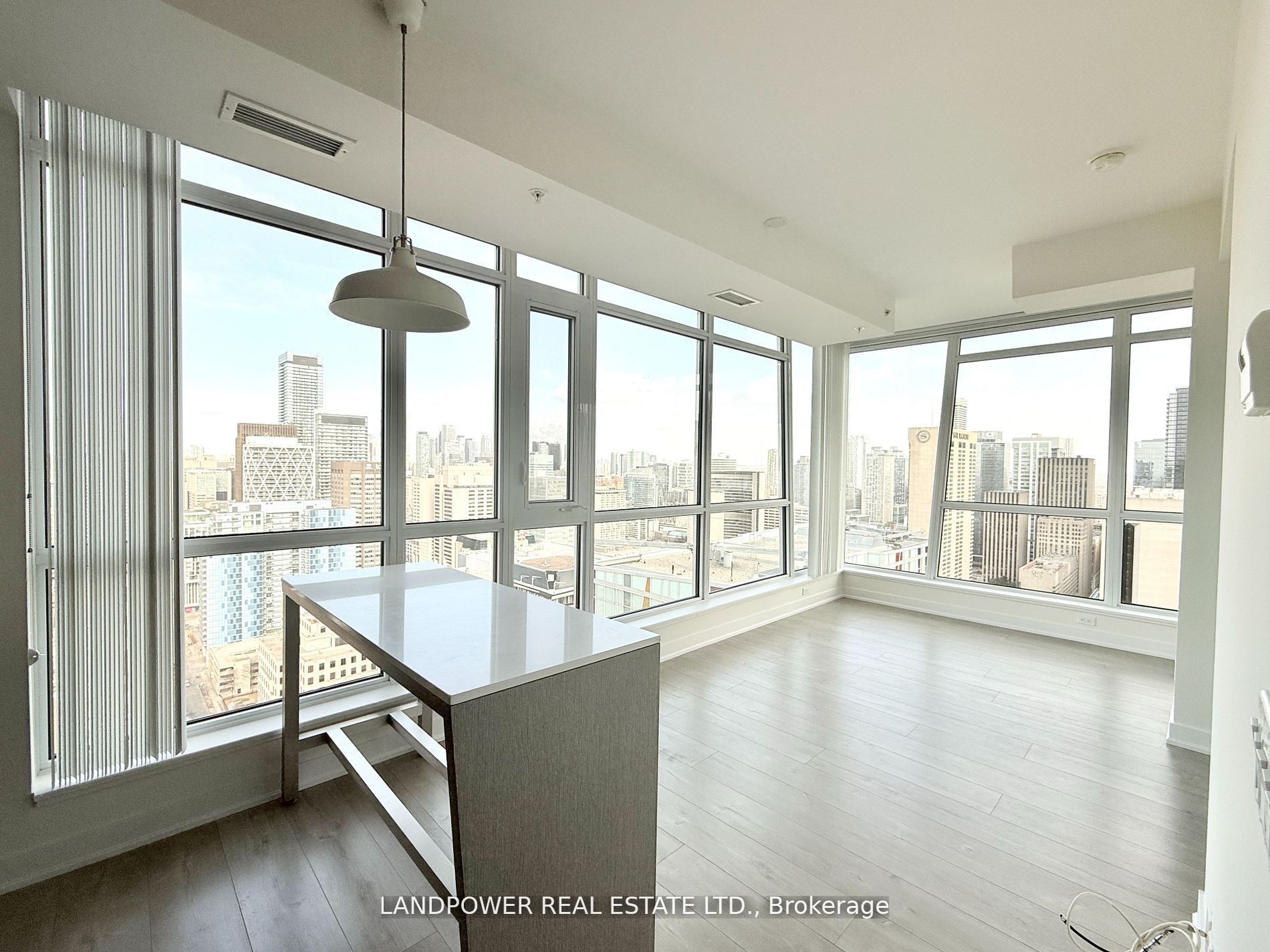30 NELSON Street 3702, Toronto, ON M5V 0H5