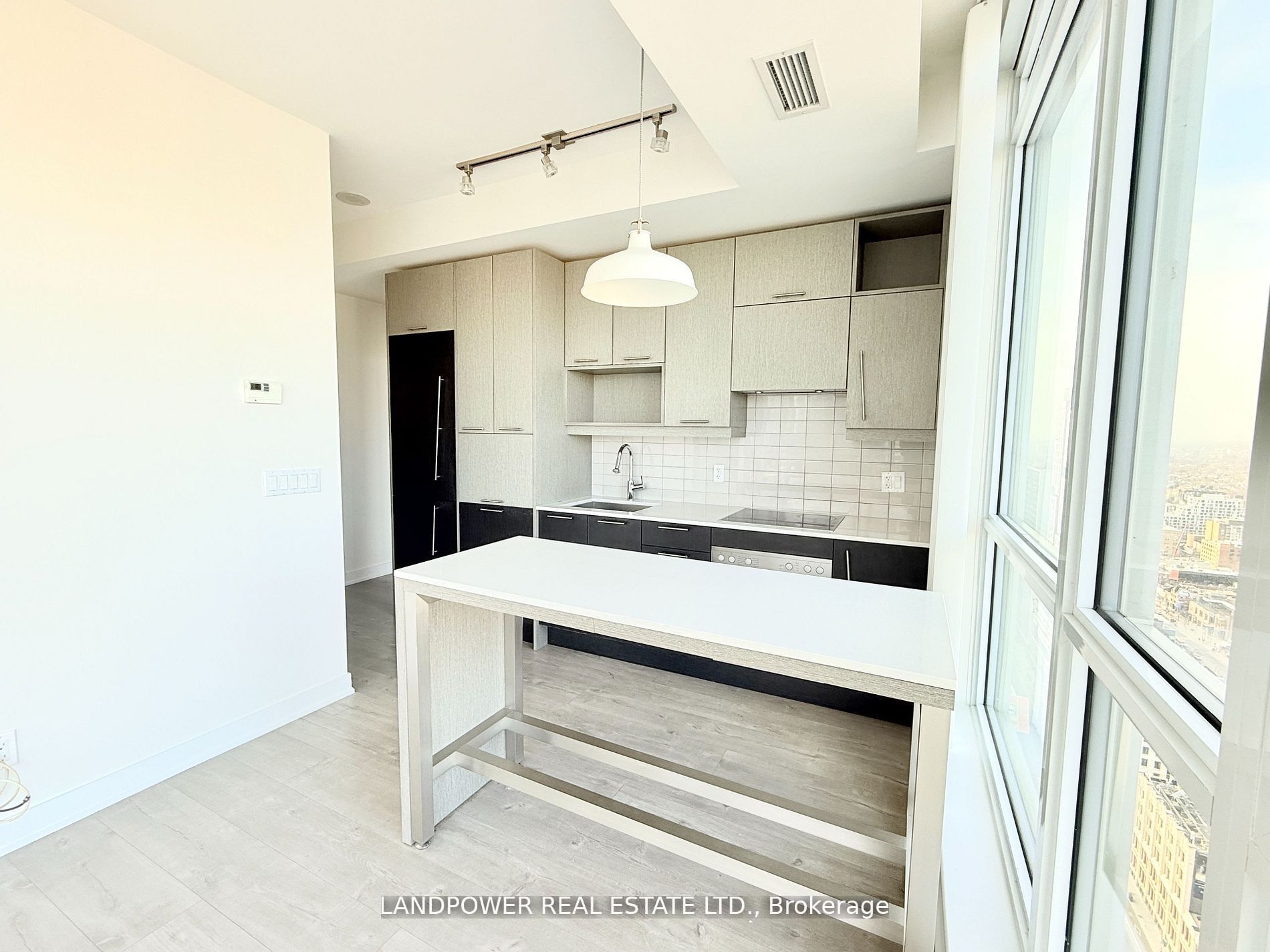 30 NELSON Street 3702, Toronto, ON M5V 0H5 photo 3