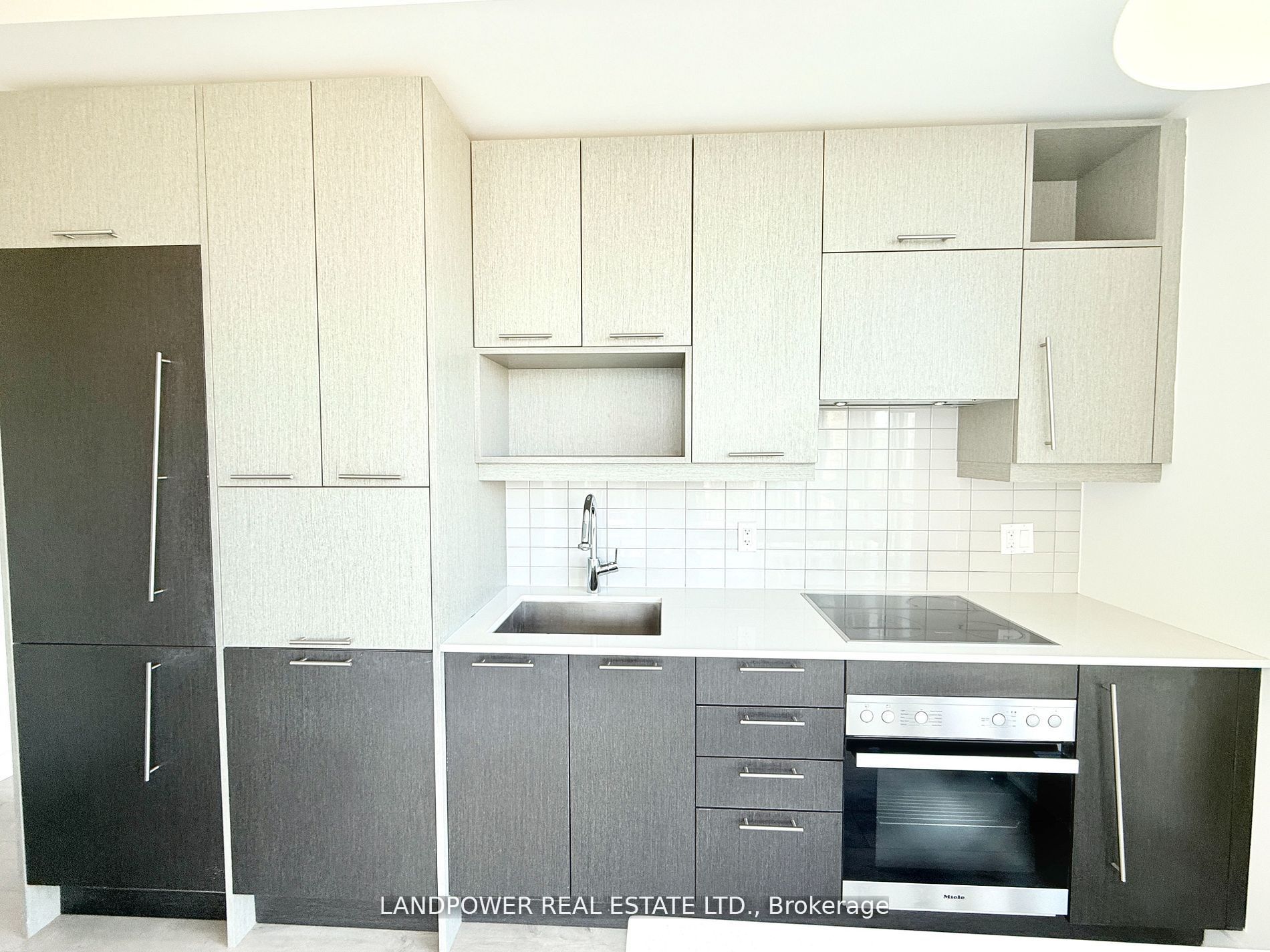 30 NELSON Street 3702, Toronto, ON M5V 0H5 photo 4