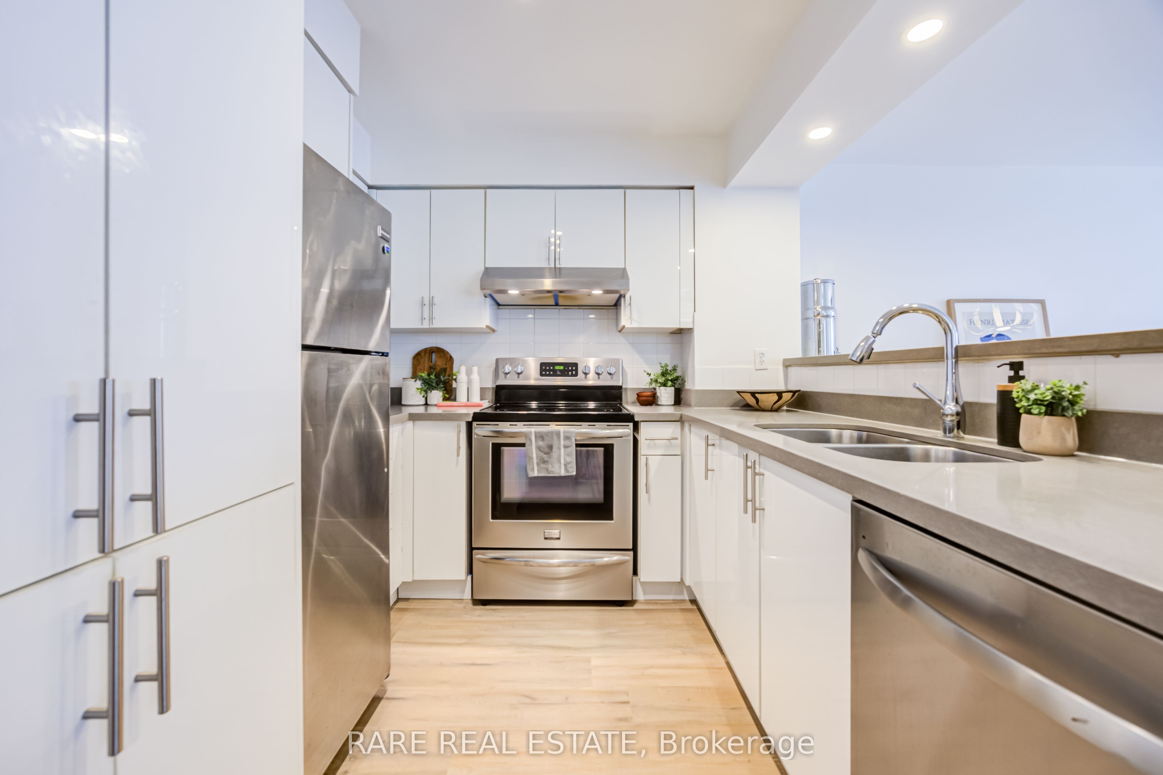 43 Eglinton Avenue 806, Toronto, ON M4P 1A5 photo 5