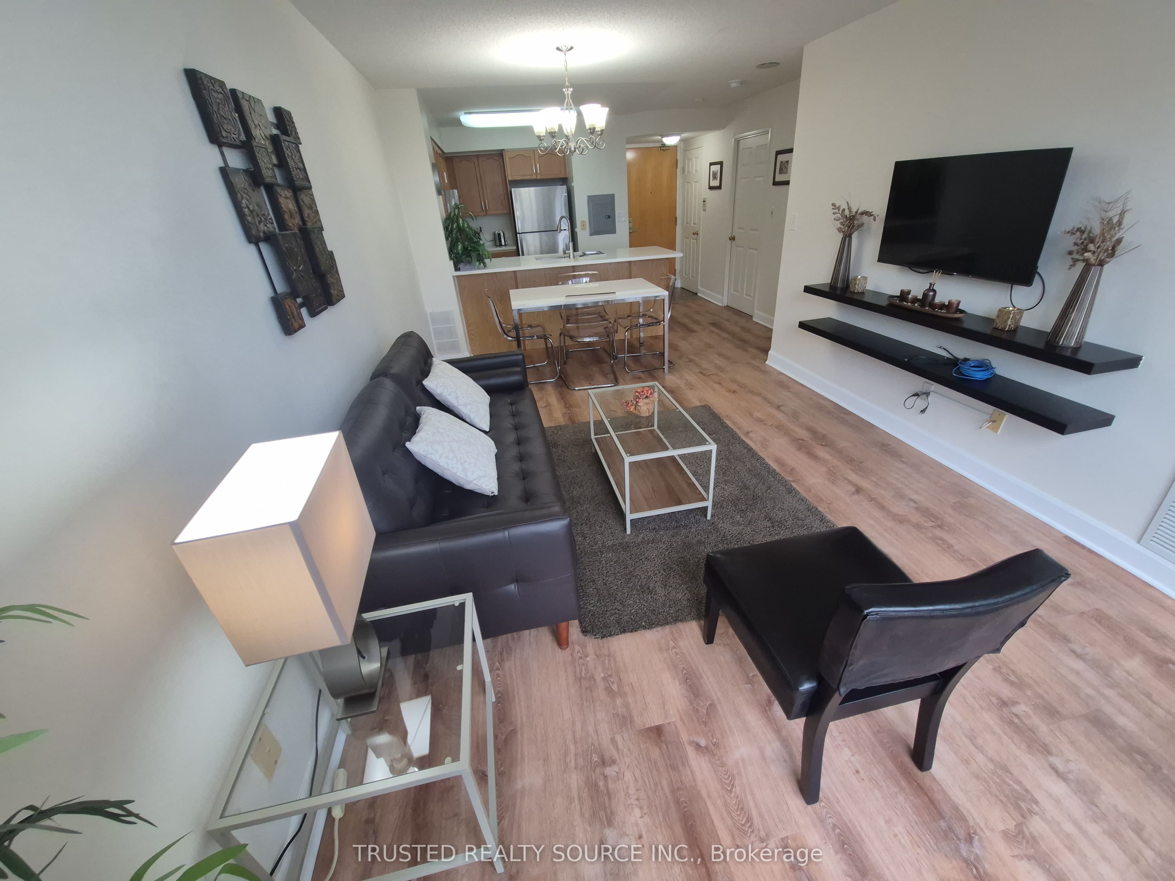 43 Eglinton Avenue E 1808, Toronto, ON M4P 1A2 photo 2