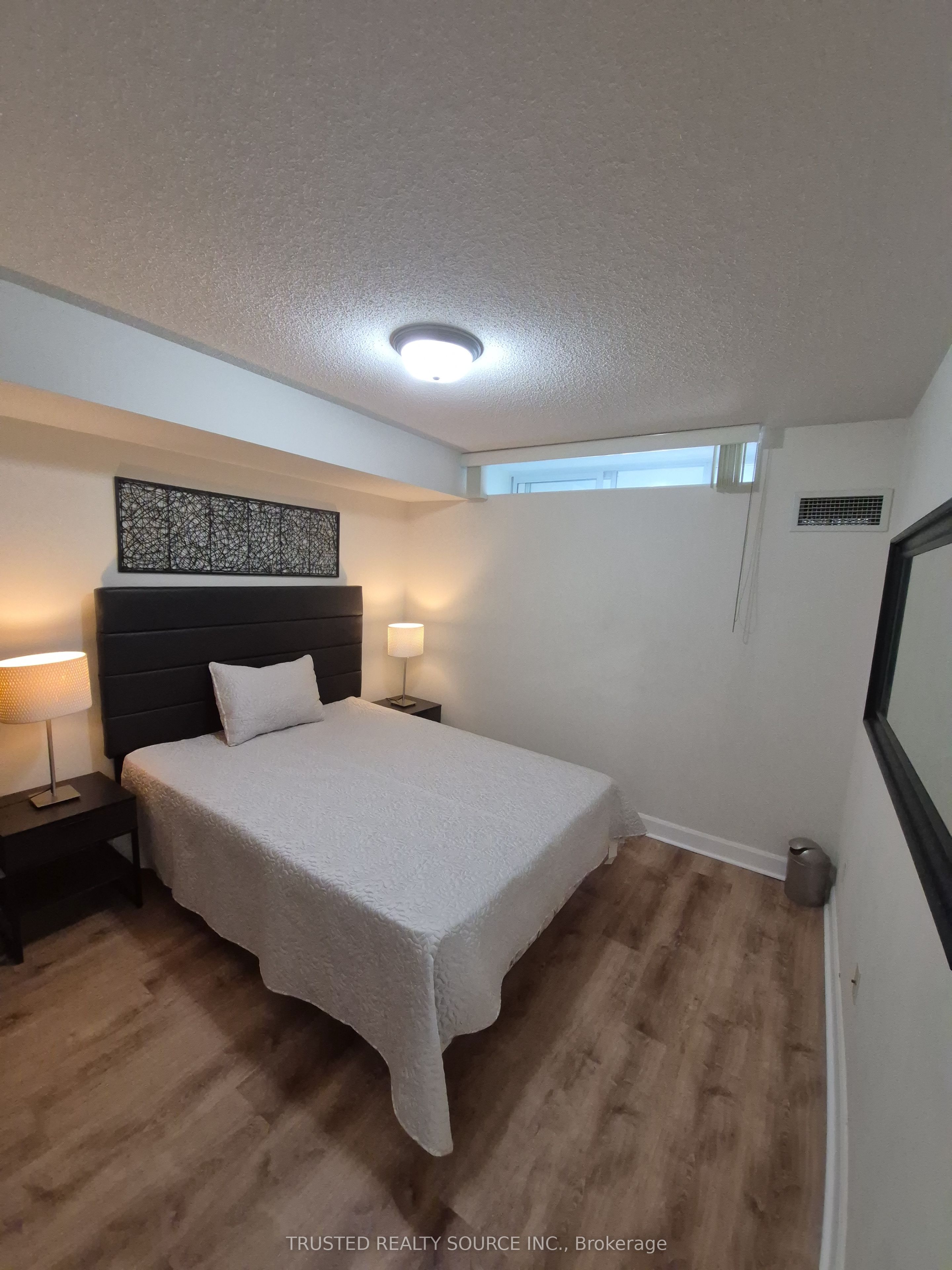 43 Eglinton Avenue E 1808, Toronto, ON M4P 1A2 photo 4