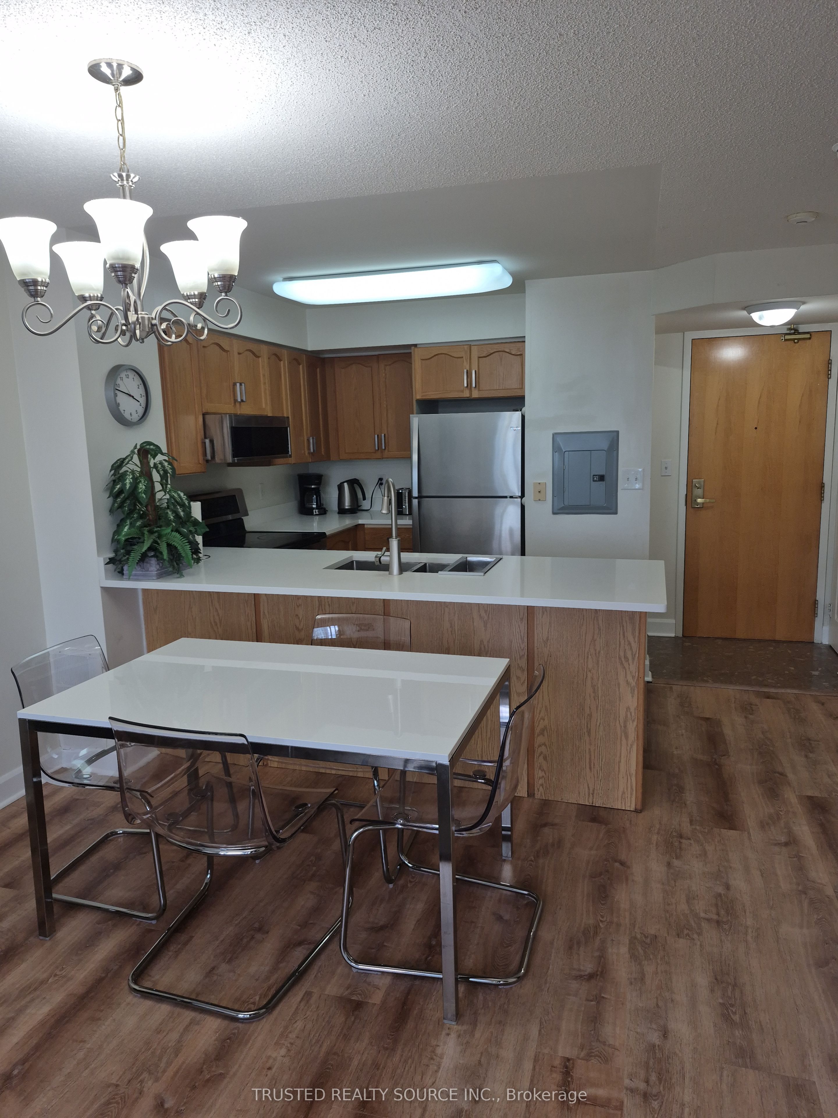 43 Eglinton Avenue E 1808, Toronto, ON M4P 1A2 photo 5