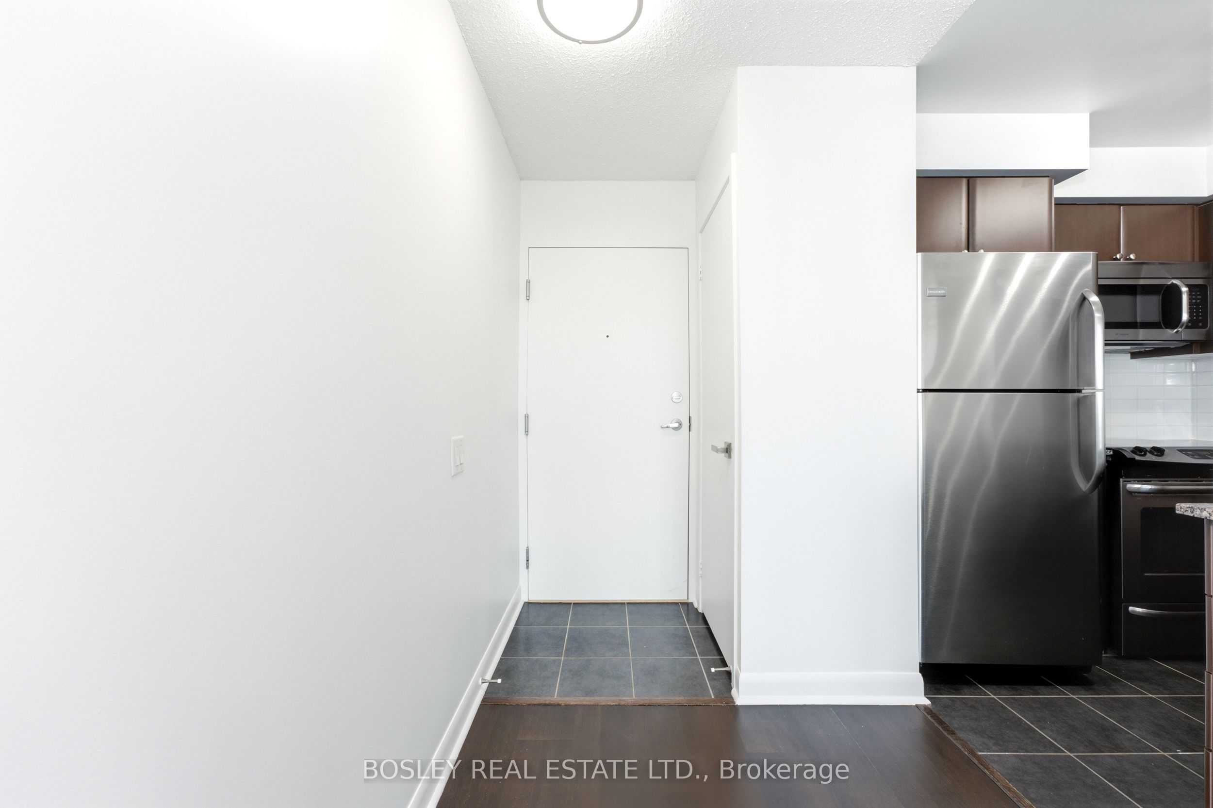 525 Wilson Avenue 633, Toronto, ON M3H 0A7 photo 2