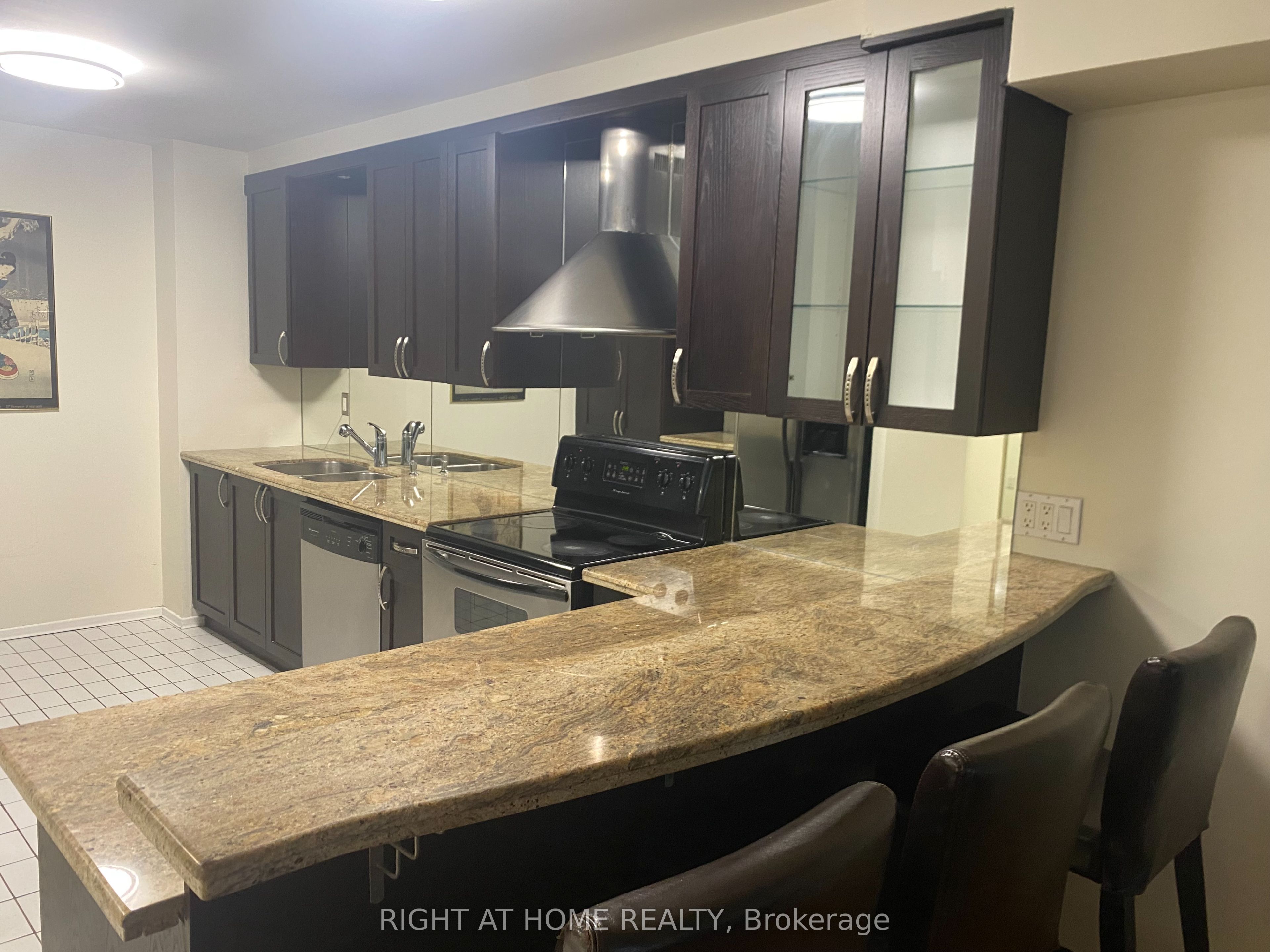 45 Carlton Street 408, Toronto, ON M5B 2H9 photo 5