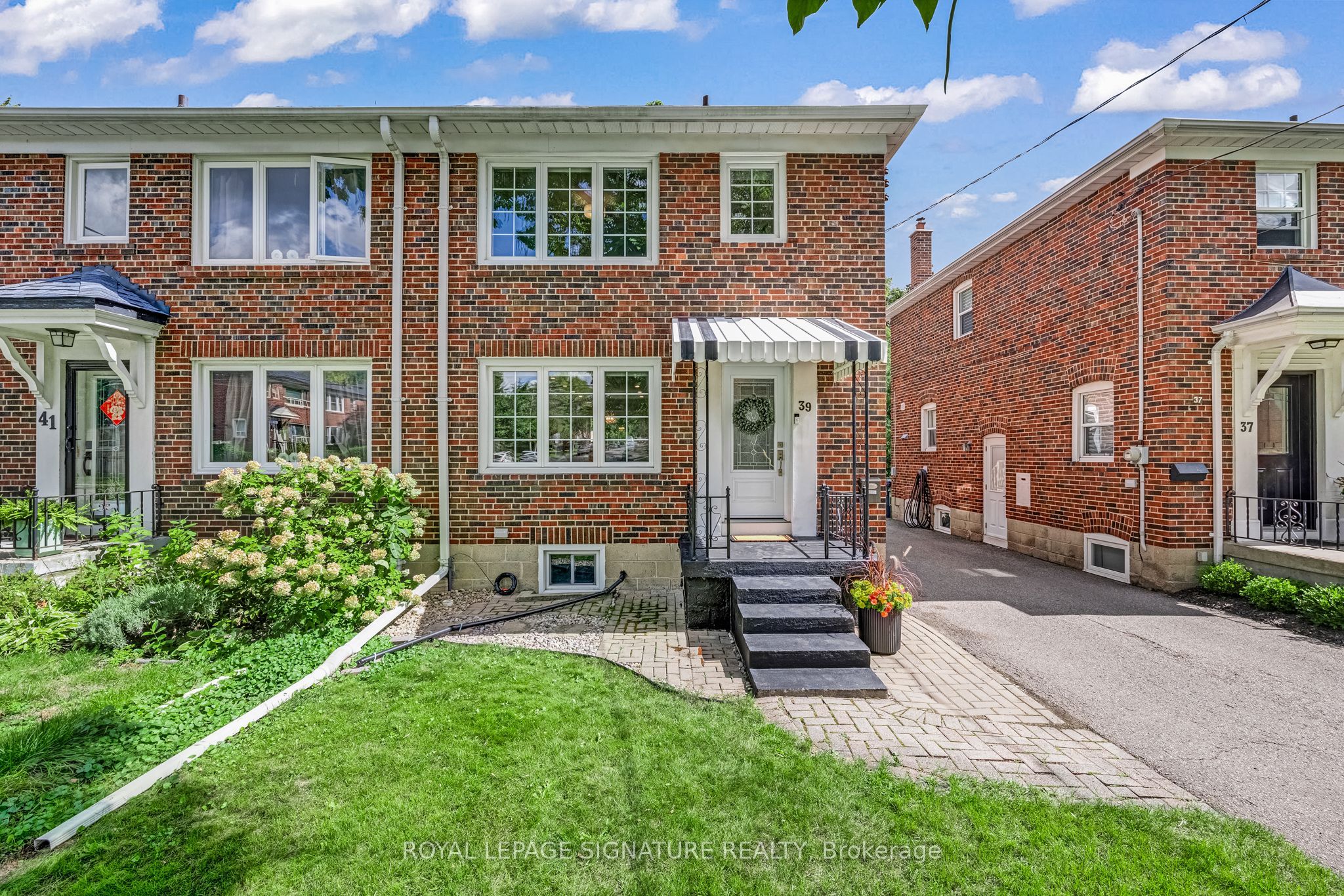 39 Brentcliffe Road, Toronto, ON M4G 3Y4 photo 2