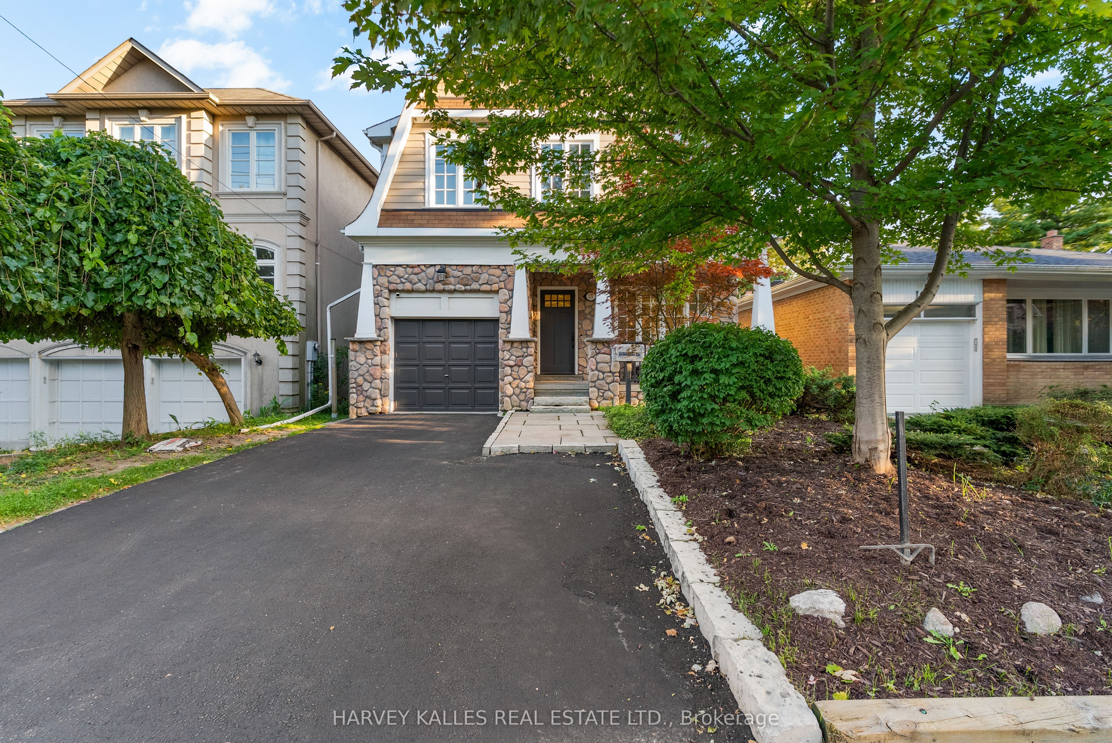 121 Johnston Avenue, Toronto, ON M2N 1H1