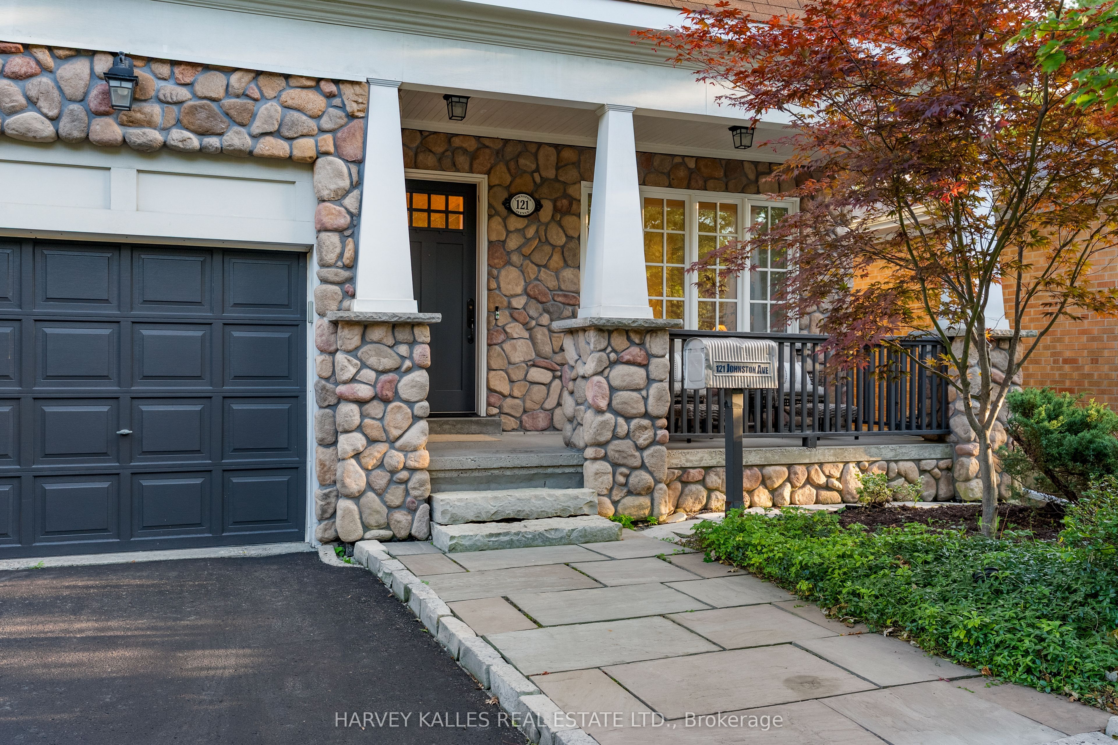 121 Johnston Avenue, Toronto, ON M2N 1H1 photo 2