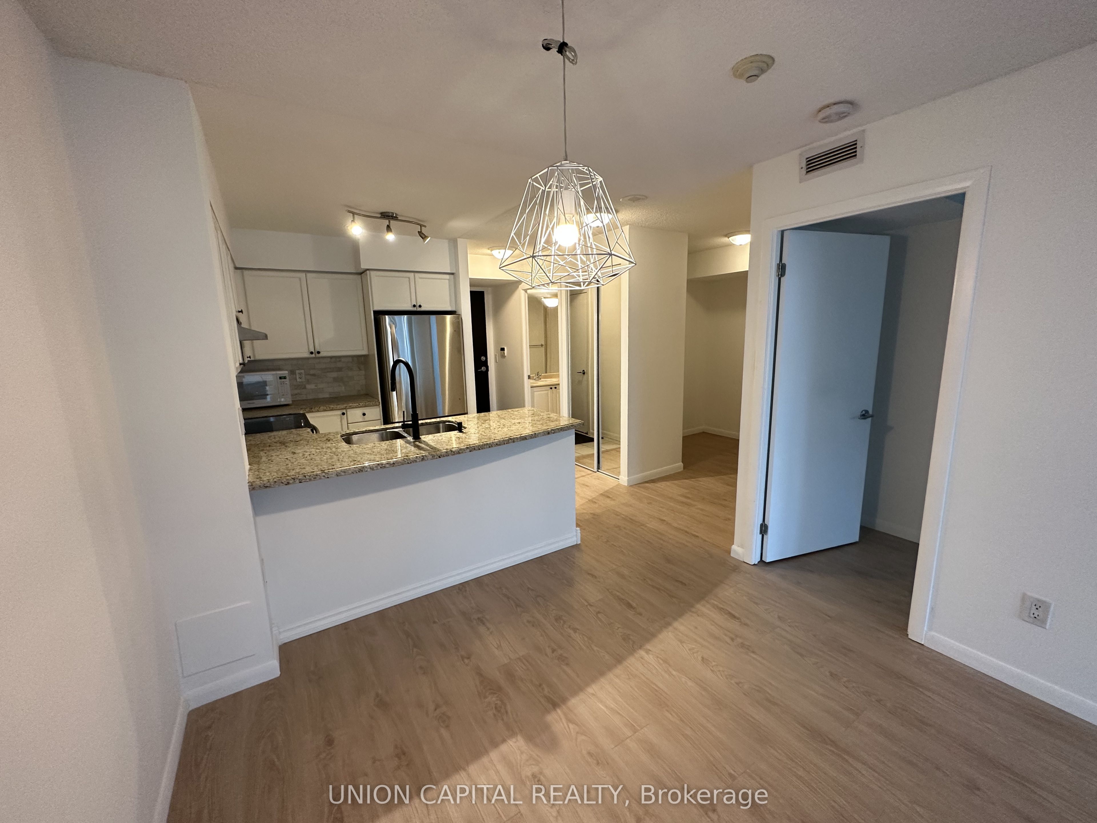 231 Fort York Boulevard 917, Toronto, ON M5V 1B2 photo 2