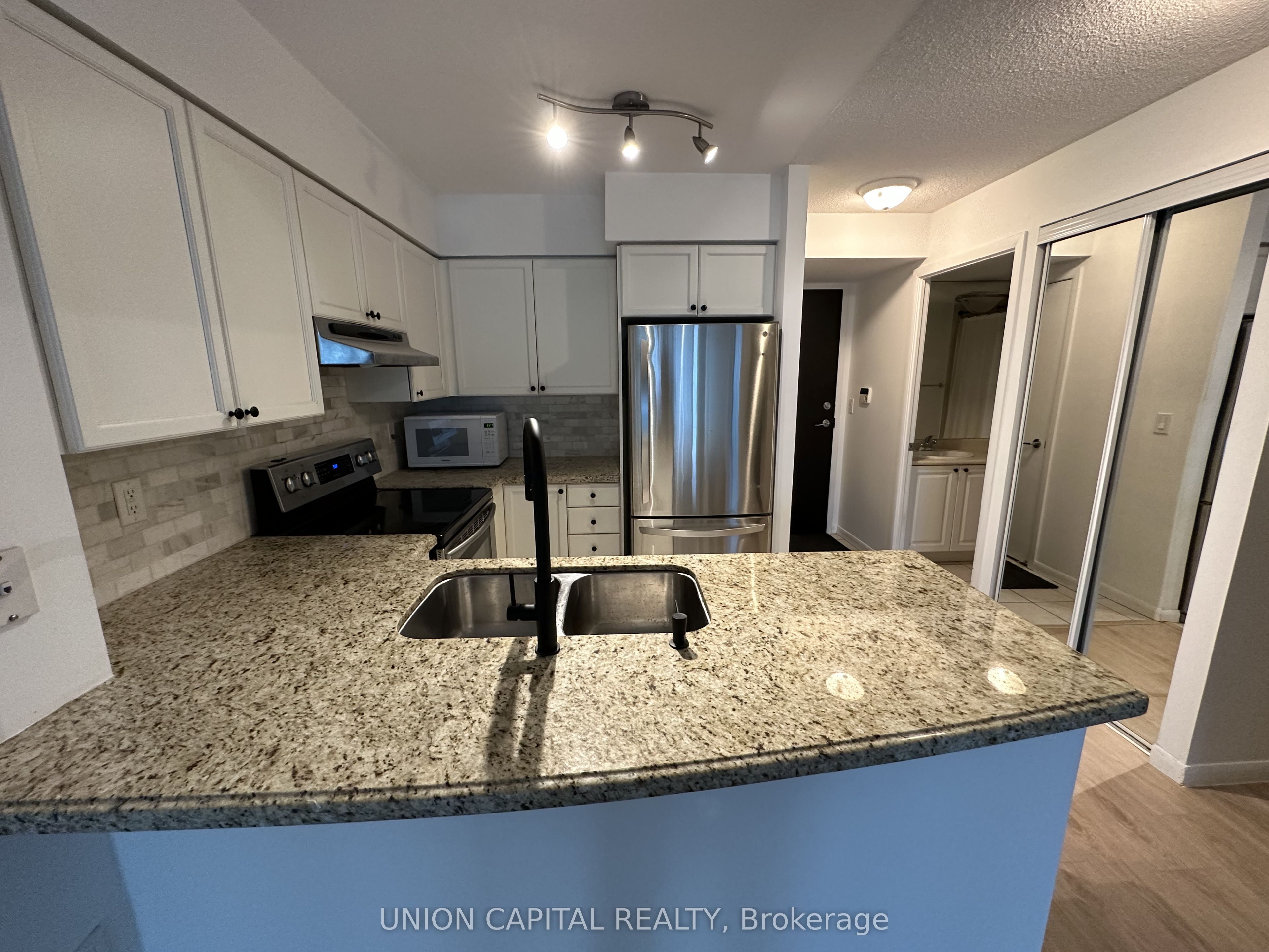 231 Fort York Boulevard 917, Toronto, ON M5V 1B2 photo 4