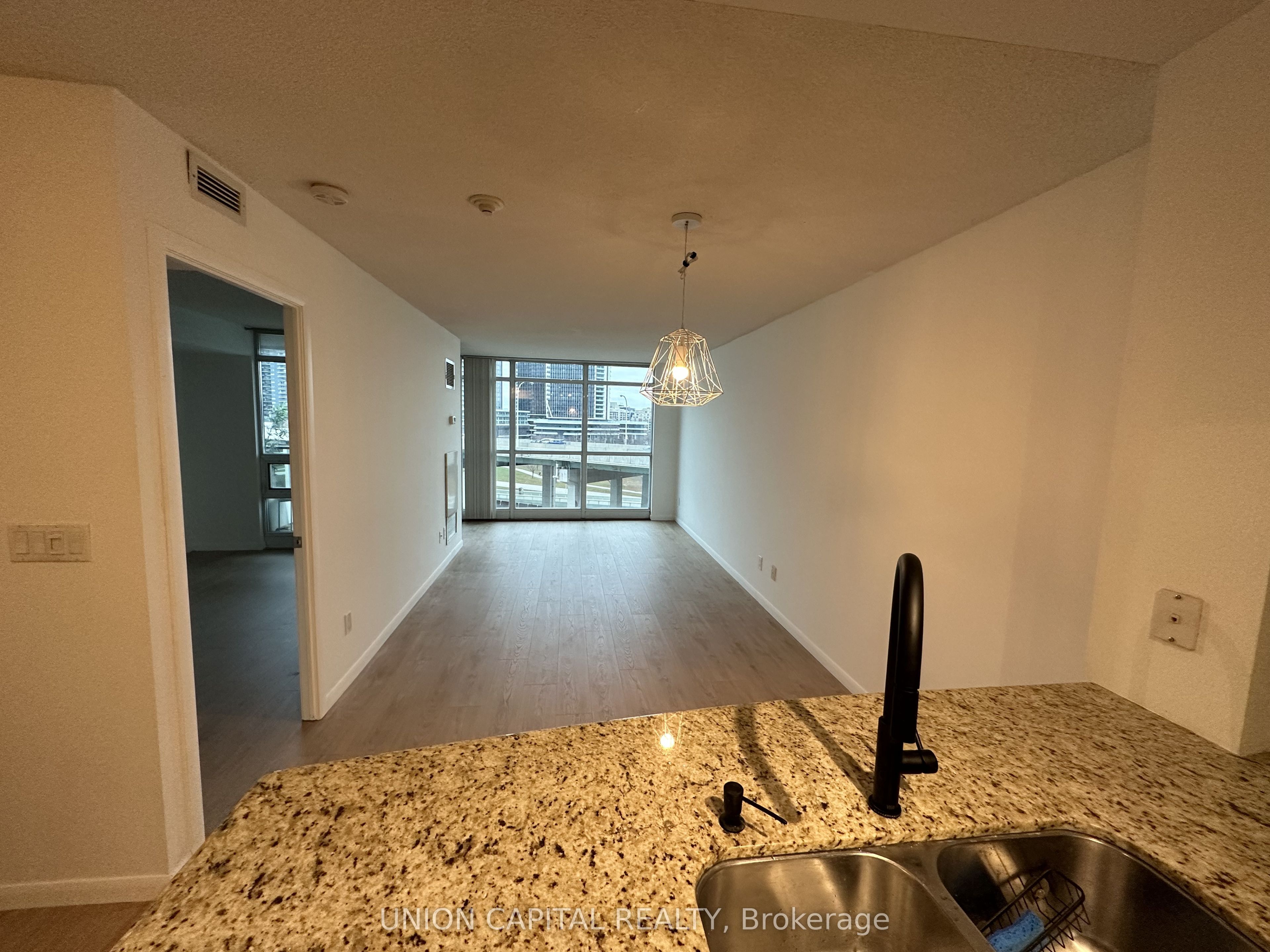 231 Fort York Boulevard 917, Toronto, ON M5V 1B2 photo 5