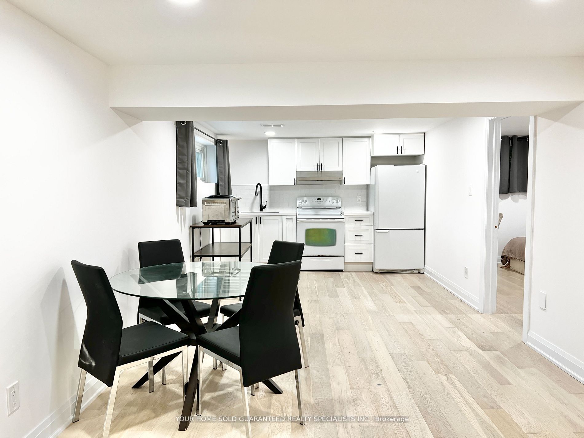 2 Pannahill Road Room 2, Toronto, ON M3H 4N3