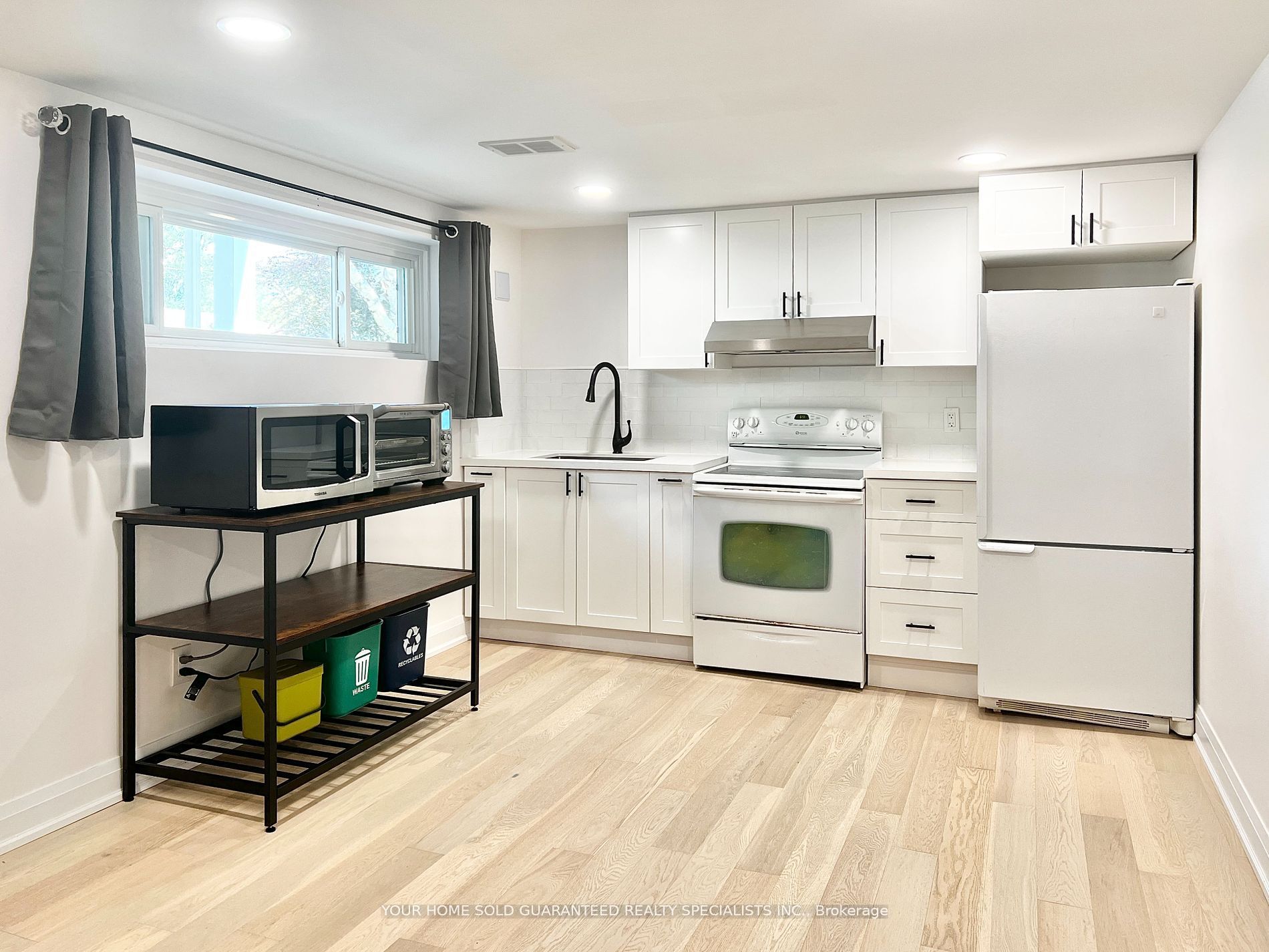 2 Pannahill Road Room 2, Toronto, ON M3H 4N3 photo 5