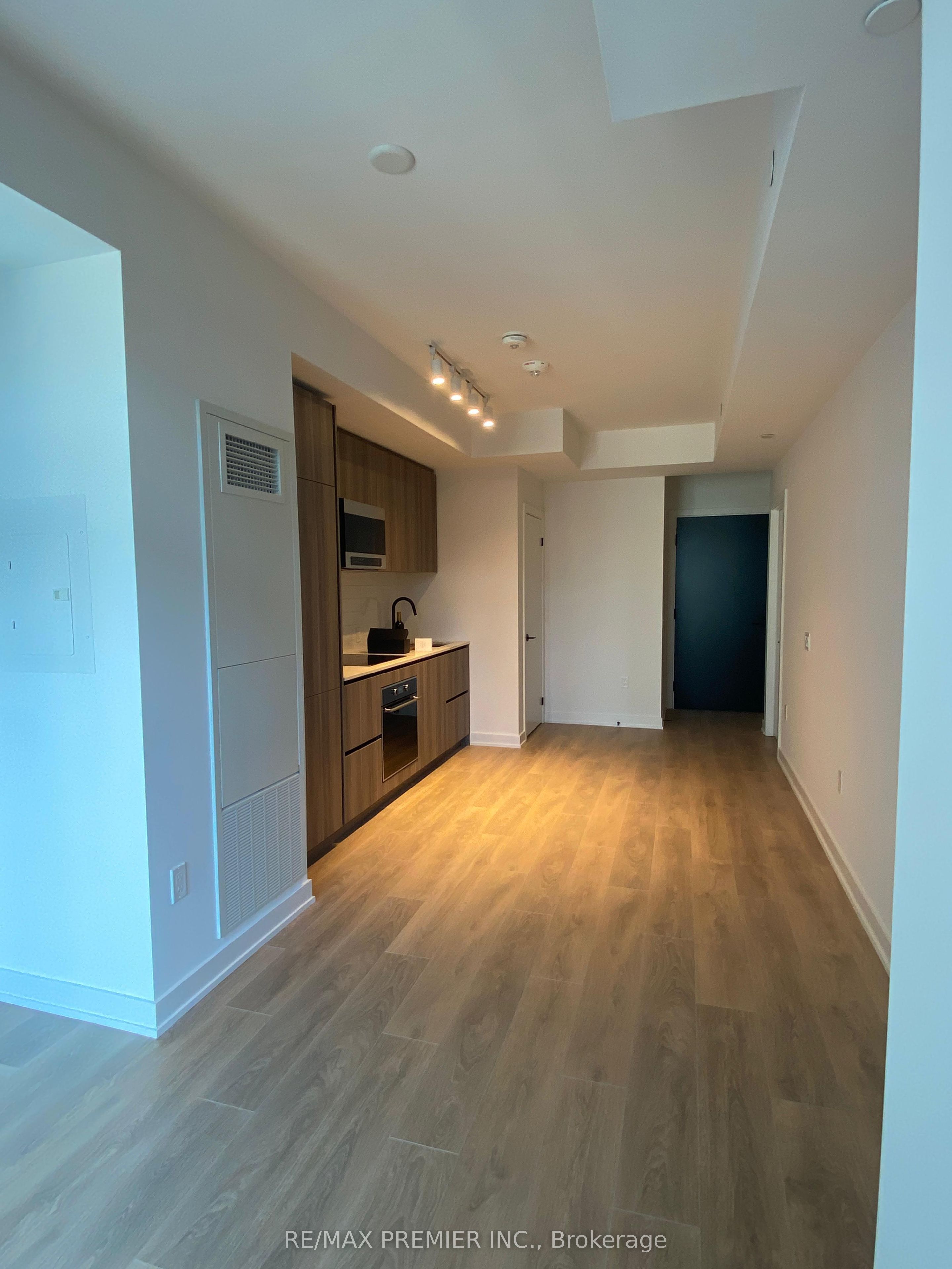 127 Broadway Avenue 2103, Toronto, ON M4P 1V4 photo 2
