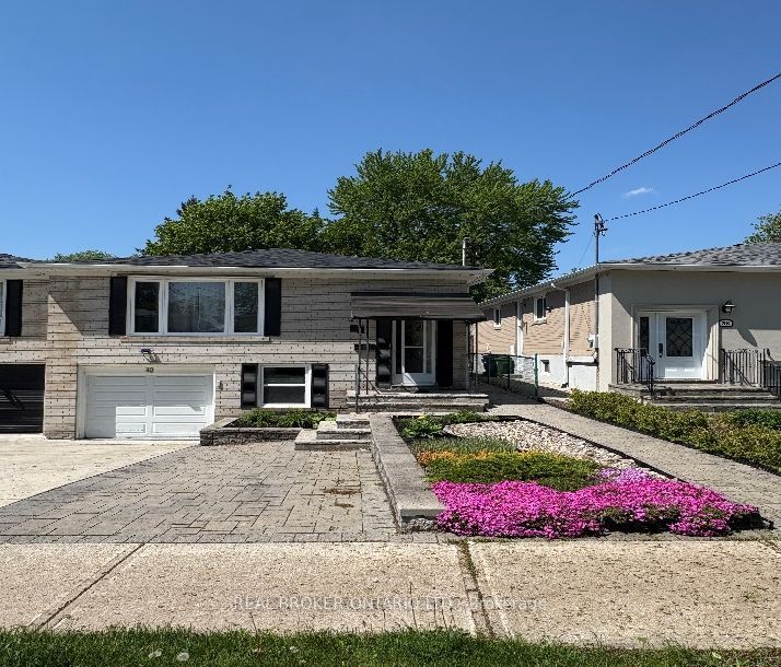 40 Green Bush Road, Toronto, ON M2M 1P3