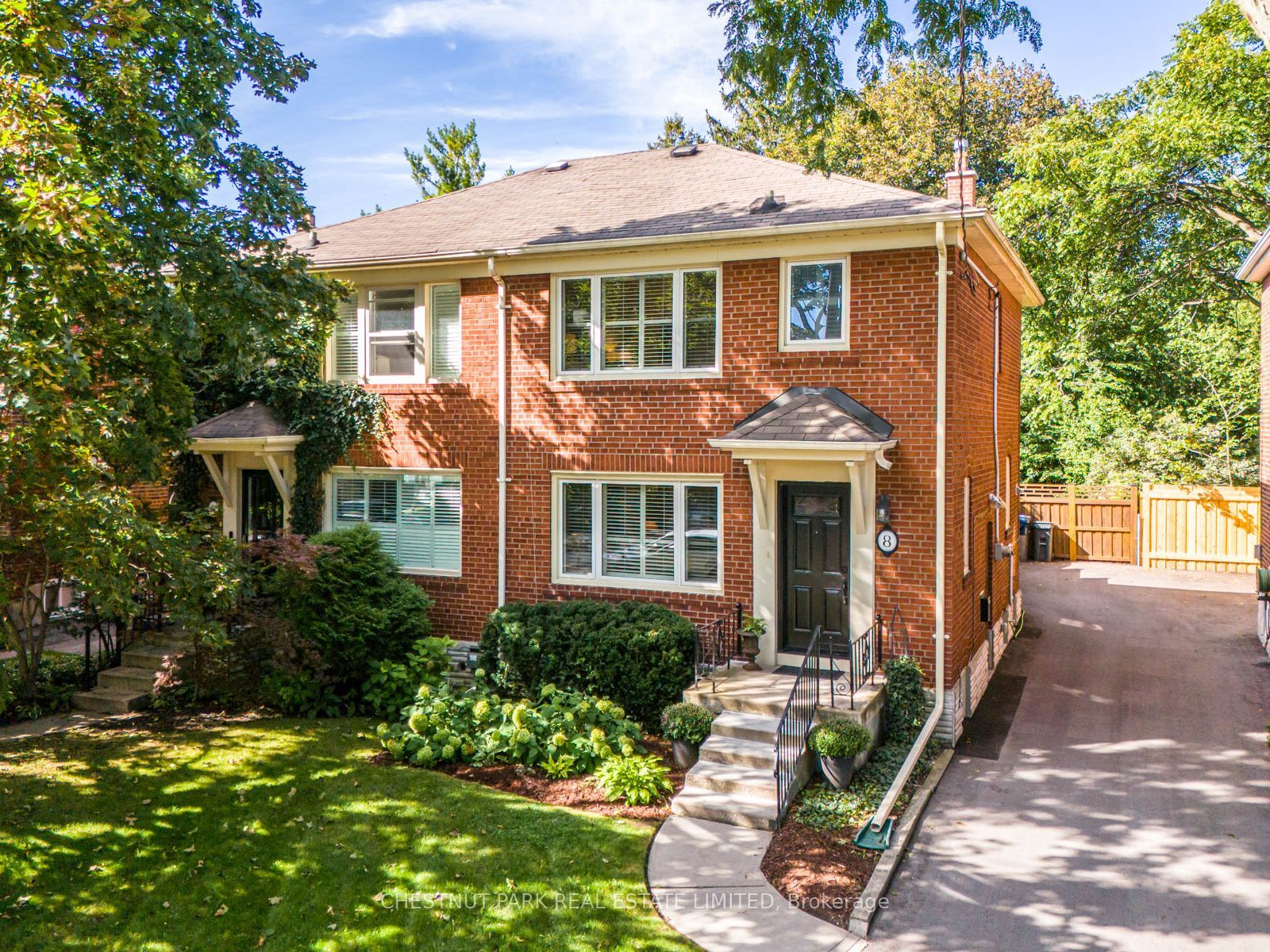 8 Beaufield Avenue, Toronto, ON M4G 3R3 photo 2