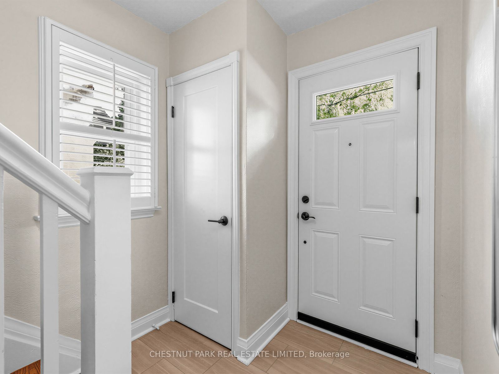 8 Beaufield Avenue, Toronto, ON M4G 3R3 photo 4