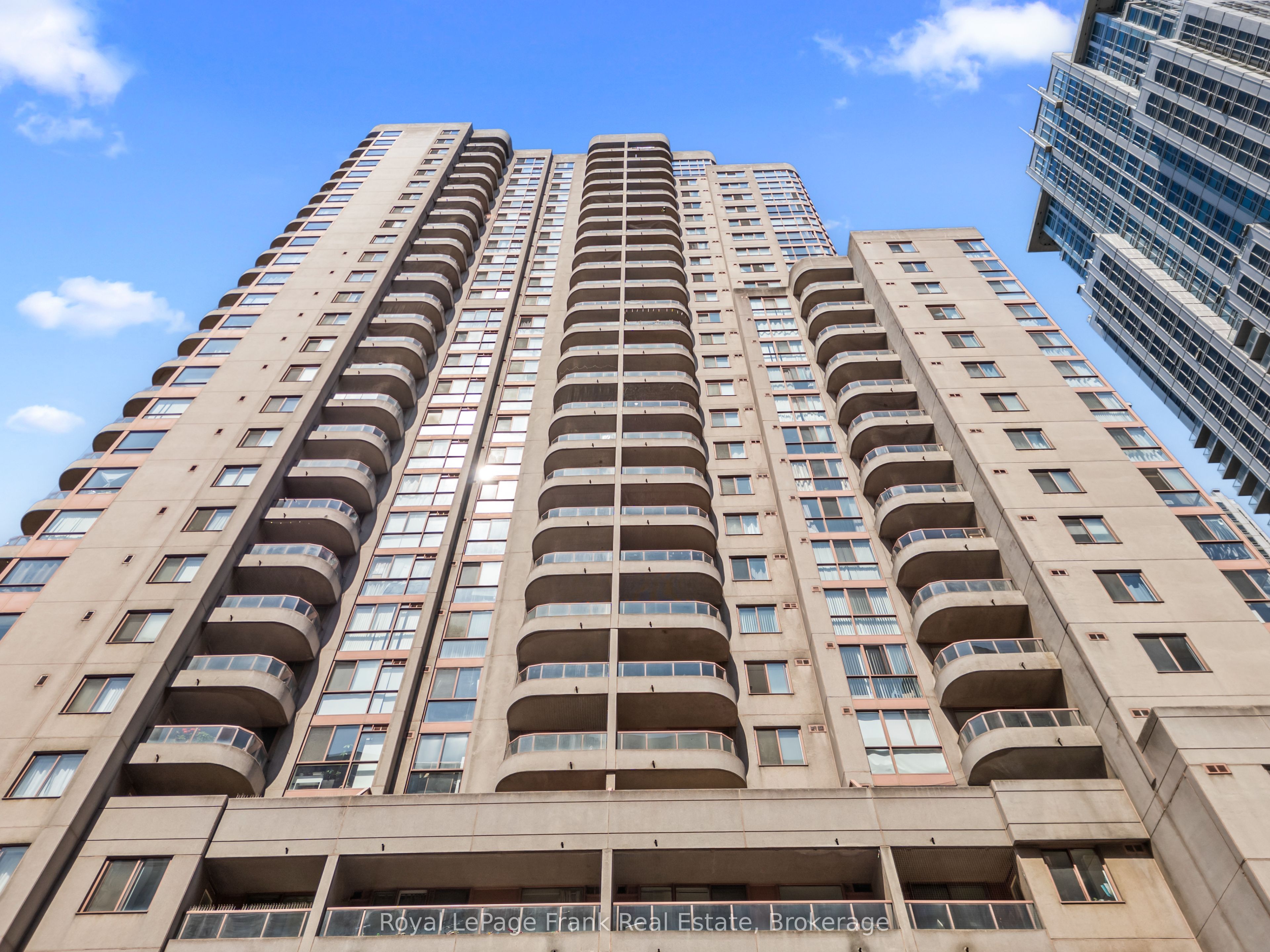 736 Bay Street 2910, Toronto, ON M5G 2M4 photo 3