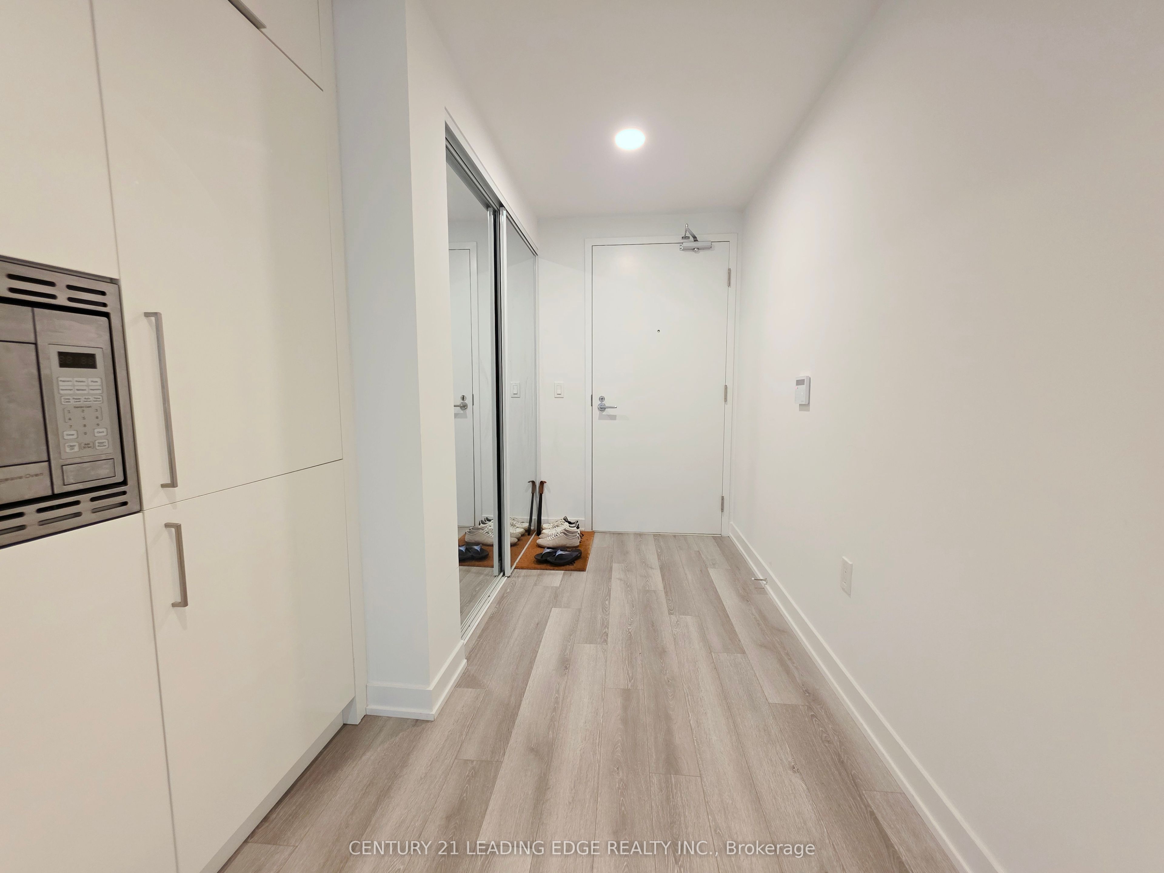 230 Simcoe Street 823, Toronto, ON M5T 1T4 photo 4