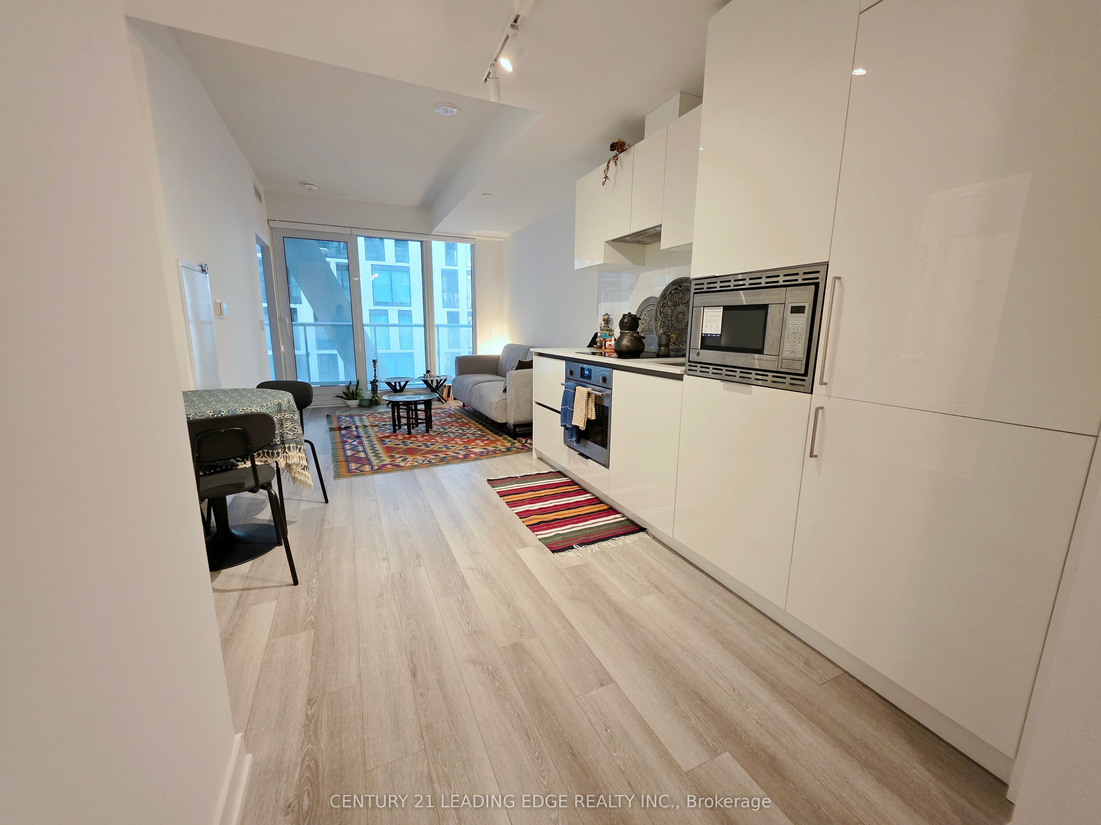 230 Simcoe Street 823, Toronto, ON M5T 1T4 photo 5