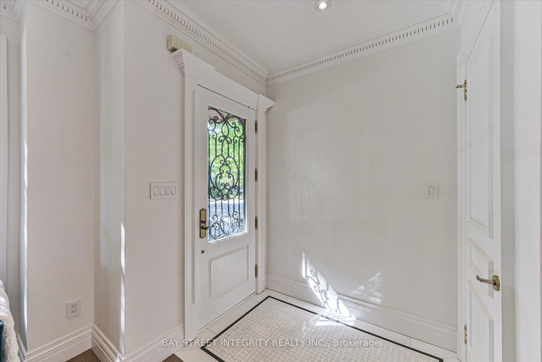 354 Old Orchard Grove, Toronto, ON M5M 2E9 photo 4
