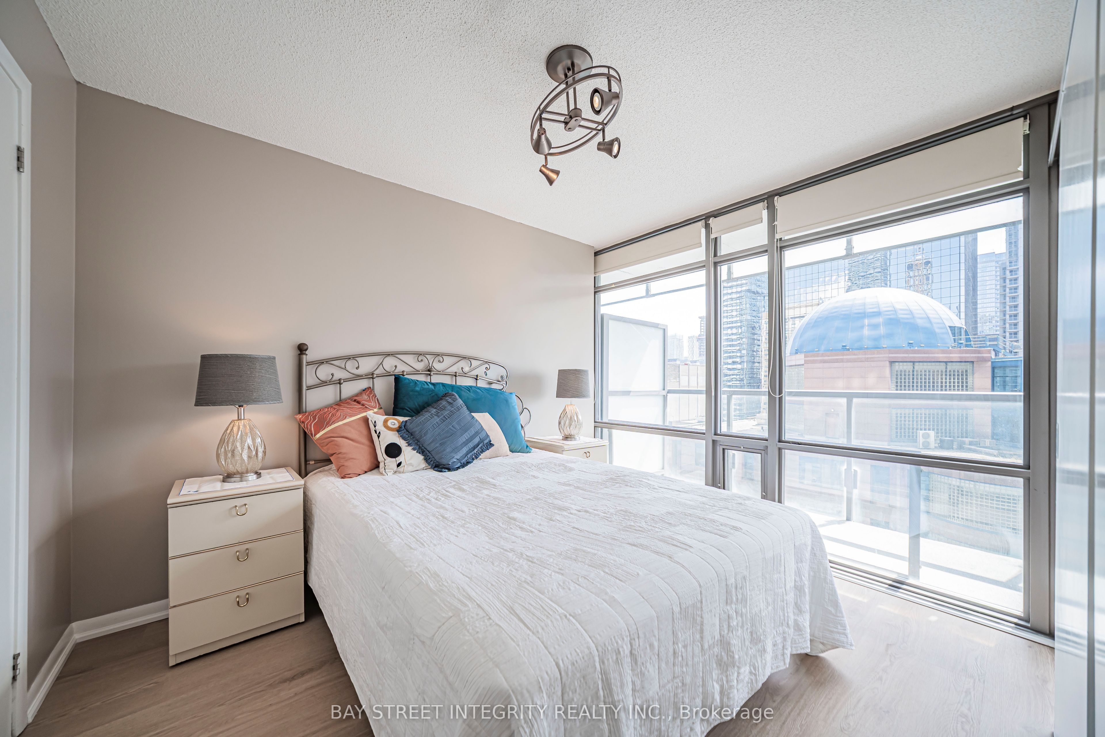 38 Grenville Street 1406, Toronto, ON M4Y 1A5