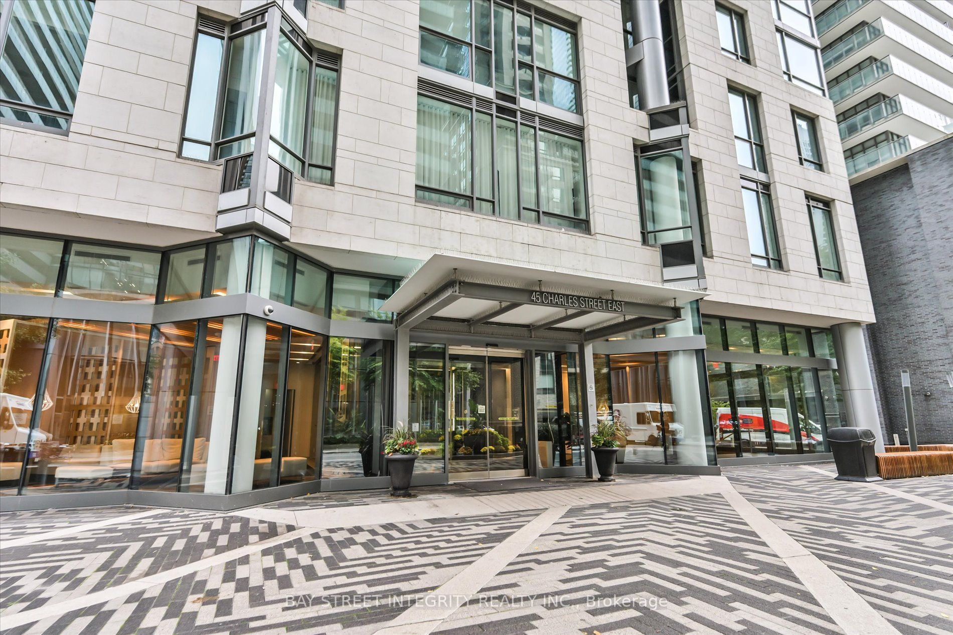 45 Charles Street E 802, Toronto, ON M4Y 1S2 photo 2