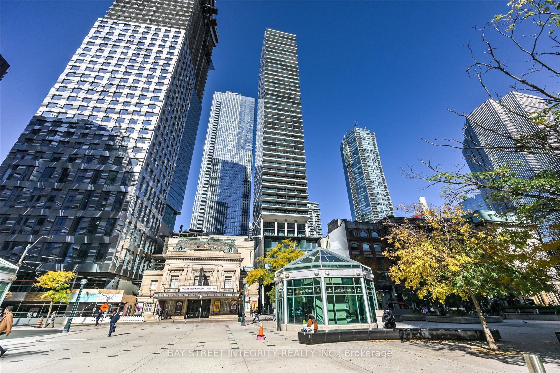 224 King Street W 1403, Toronto, ON M5H 0A6 photo 2