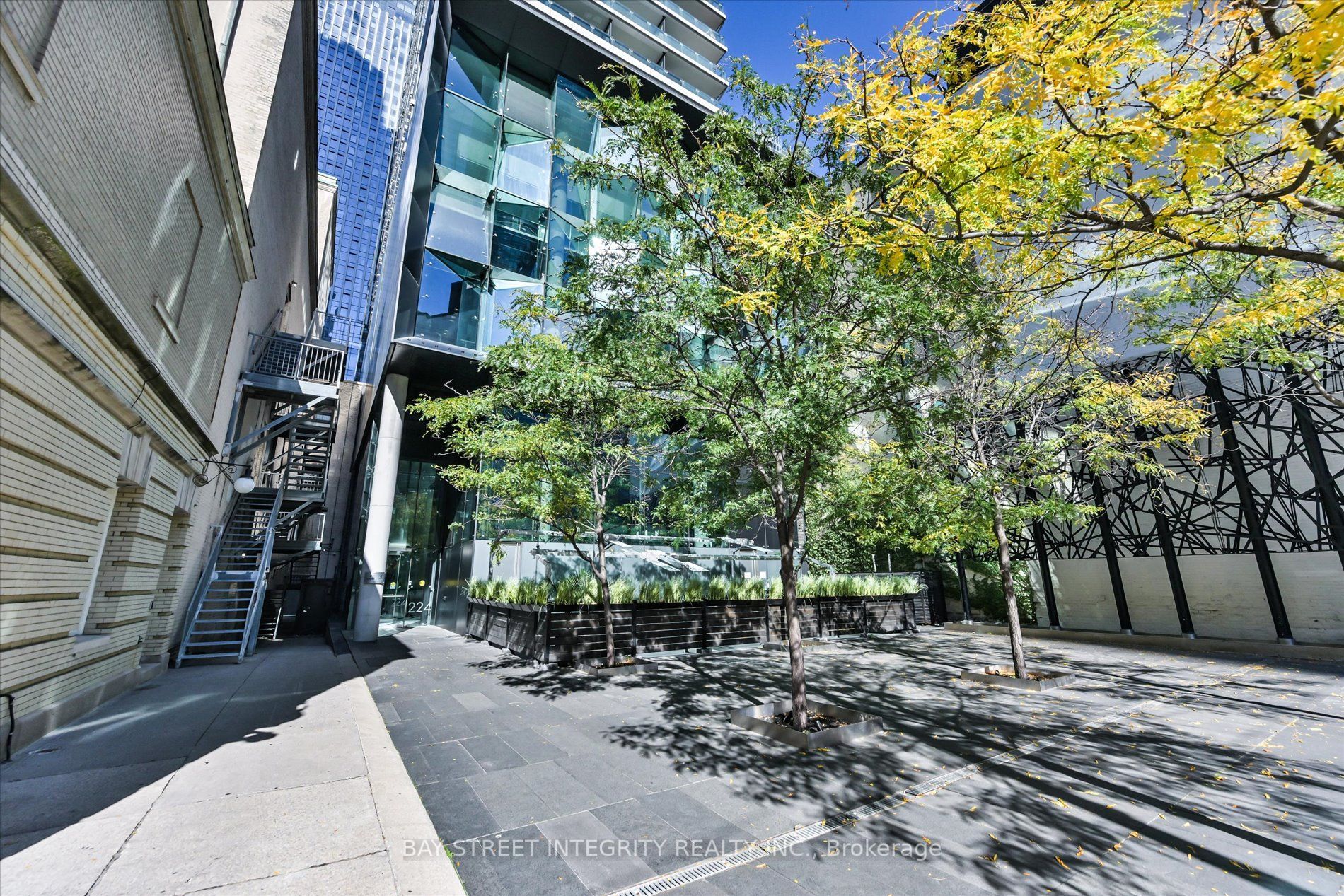 224 King Street W 1403, Toronto, ON M5H 0A6 photo 3