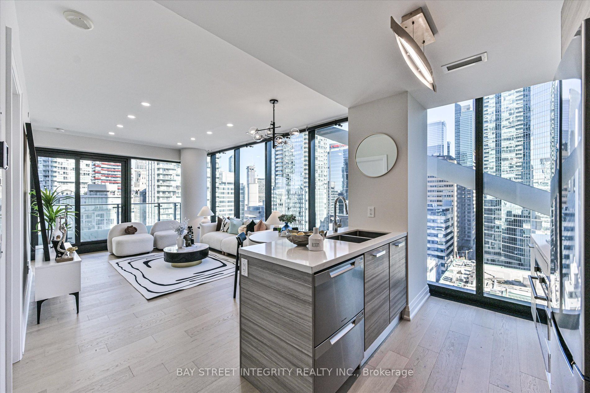 224 King Street W 1403, Toronto, ON M5H 0A6 photo 4