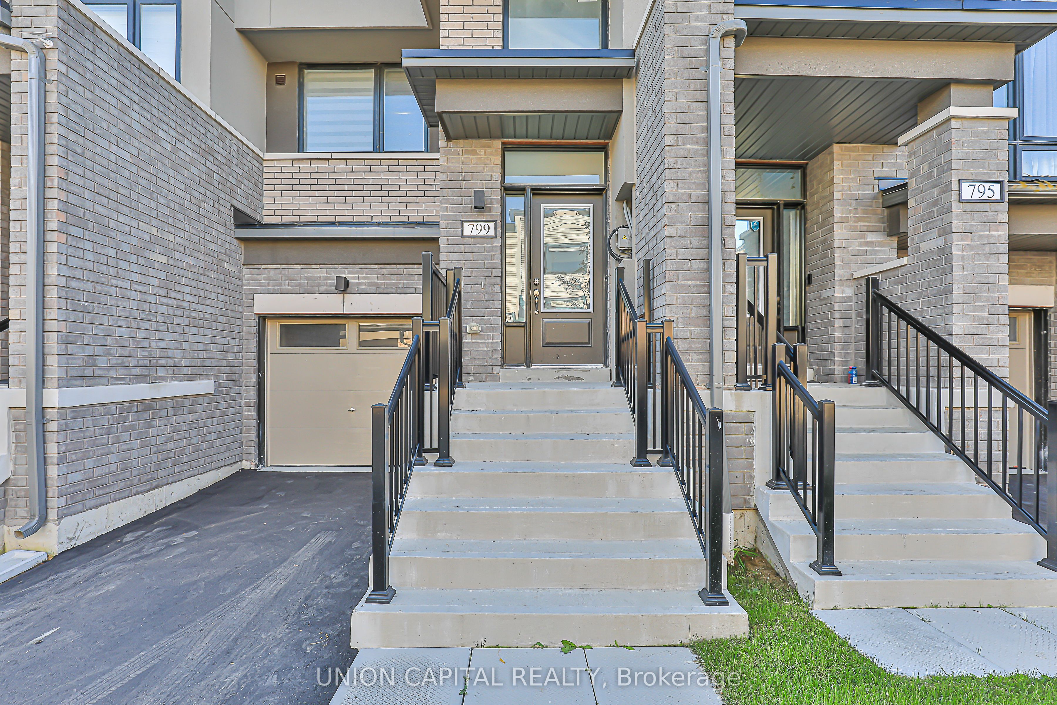799 Stanstead Path, Oshawa, ON L1K 3G4 photo 2