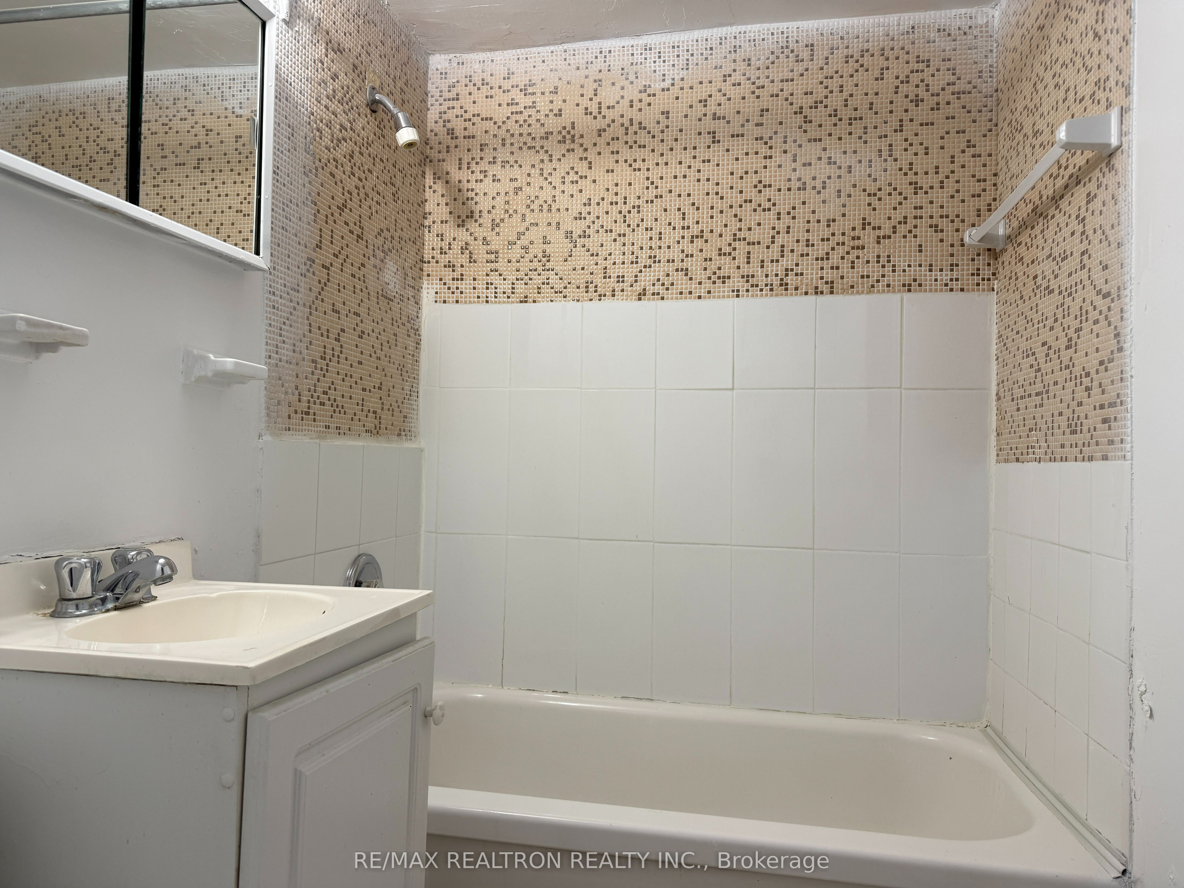 500 Dawes Road 211, Toronto, ON M4B 2G1 photo 2