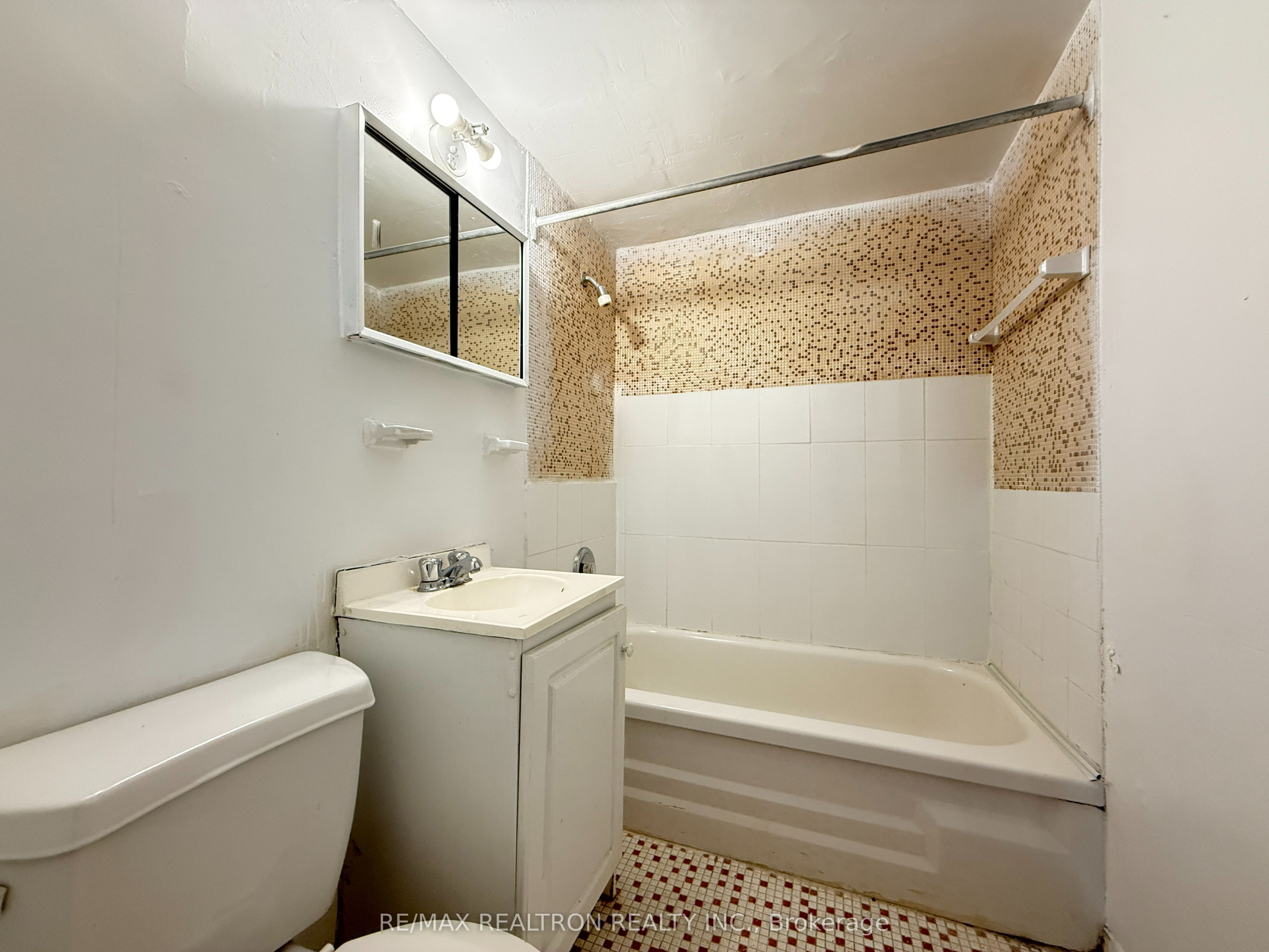 500 Dawes Road 211, Toronto, ON M4B 2G1 photo 3