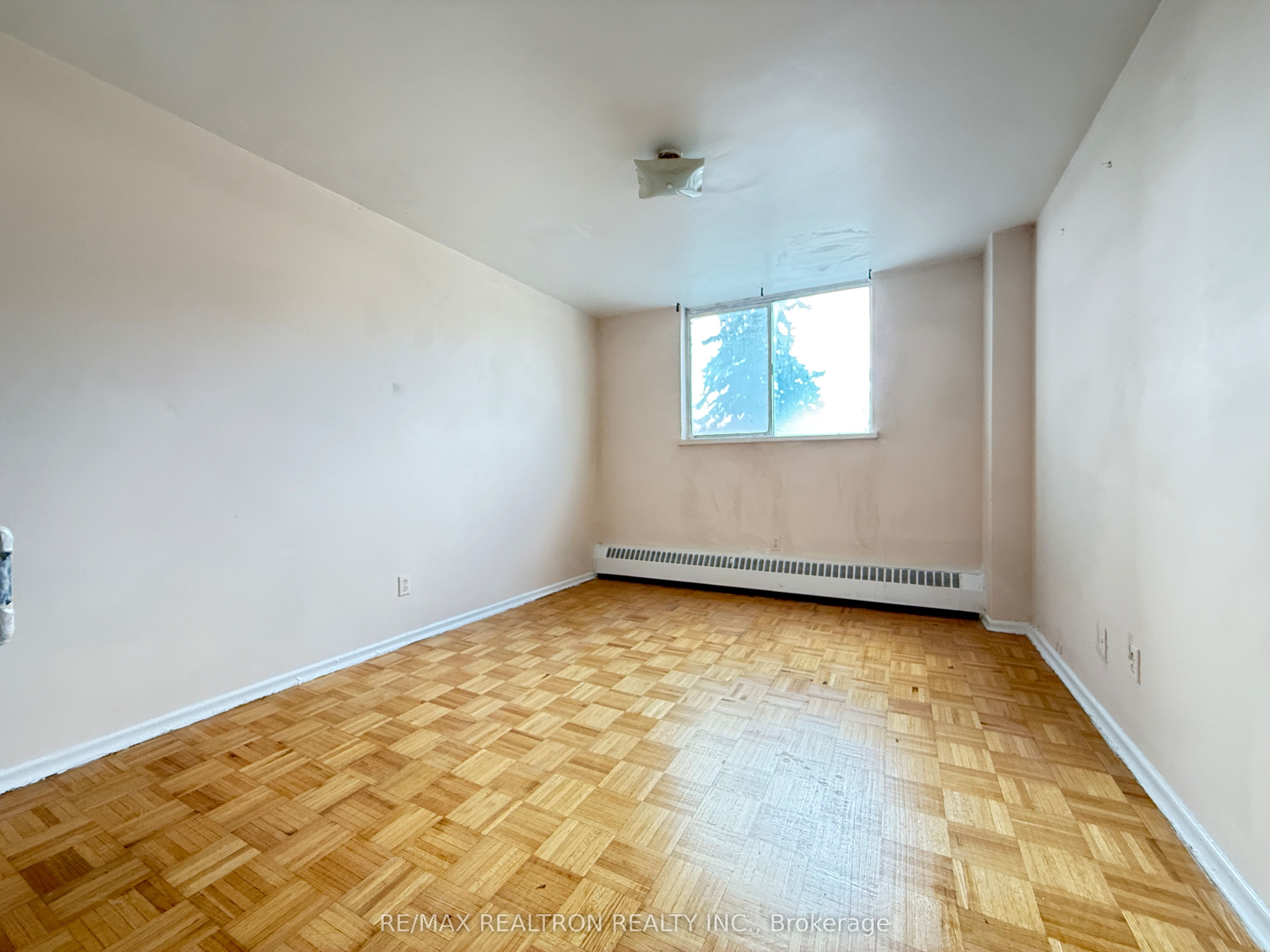 500 Dawes Road 211, Toronto, ON M4B 2G1 photo 4