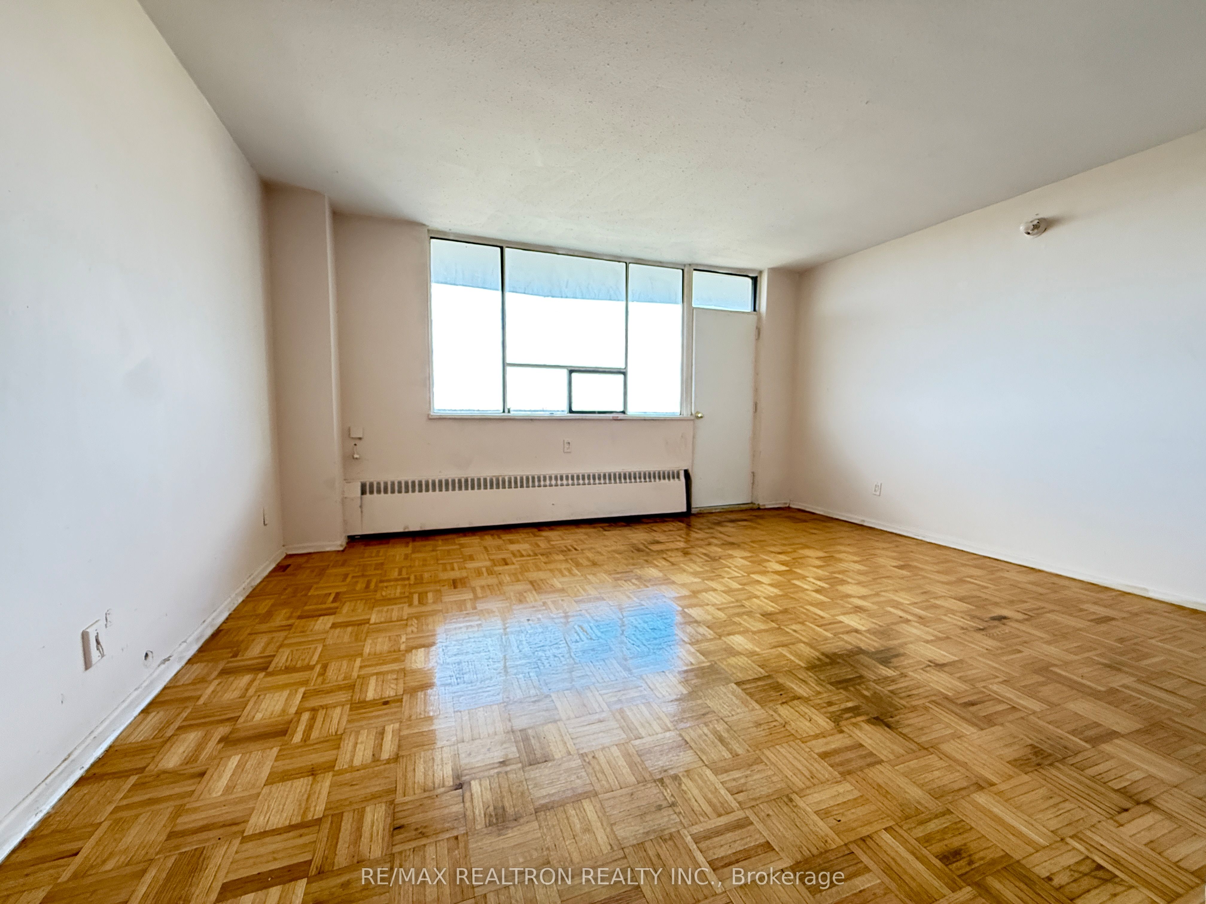 500 Dawes Road 1403, Toronto, ON M4B 2G1