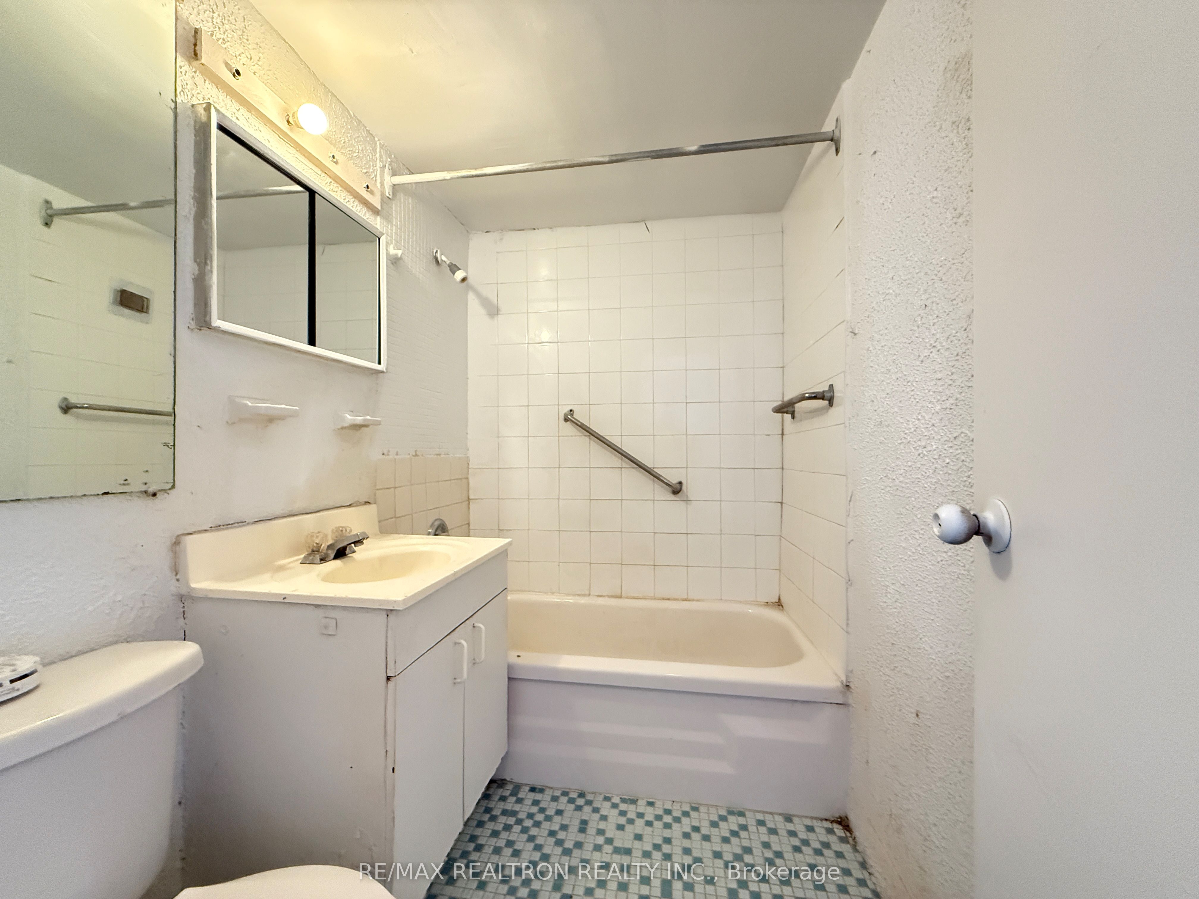 500 Dawes Road 1403, Toronto, ON M4B 2G1 photo 3