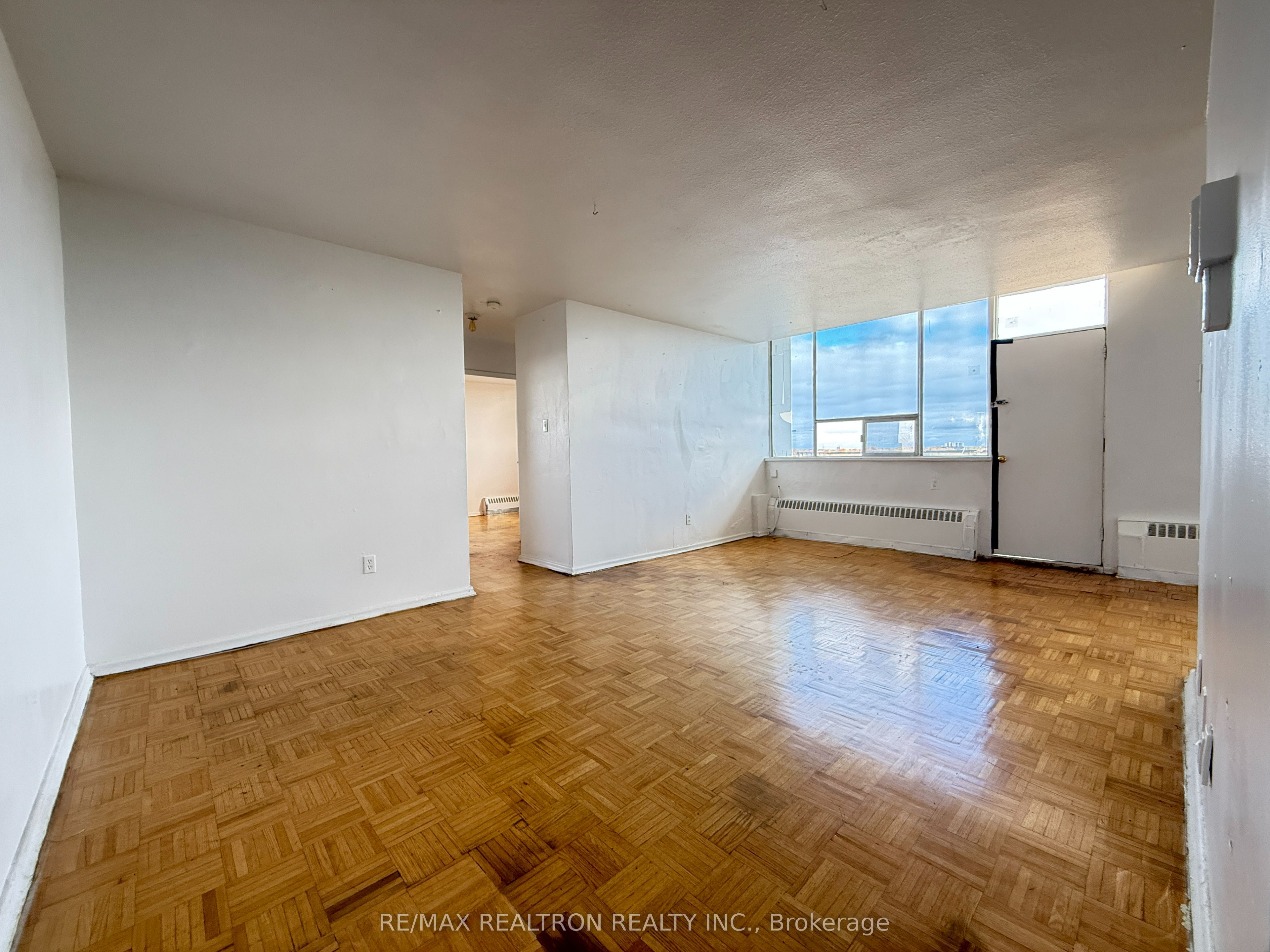 500 Dawes Road 1514, Toronto, ON M4B 2G1