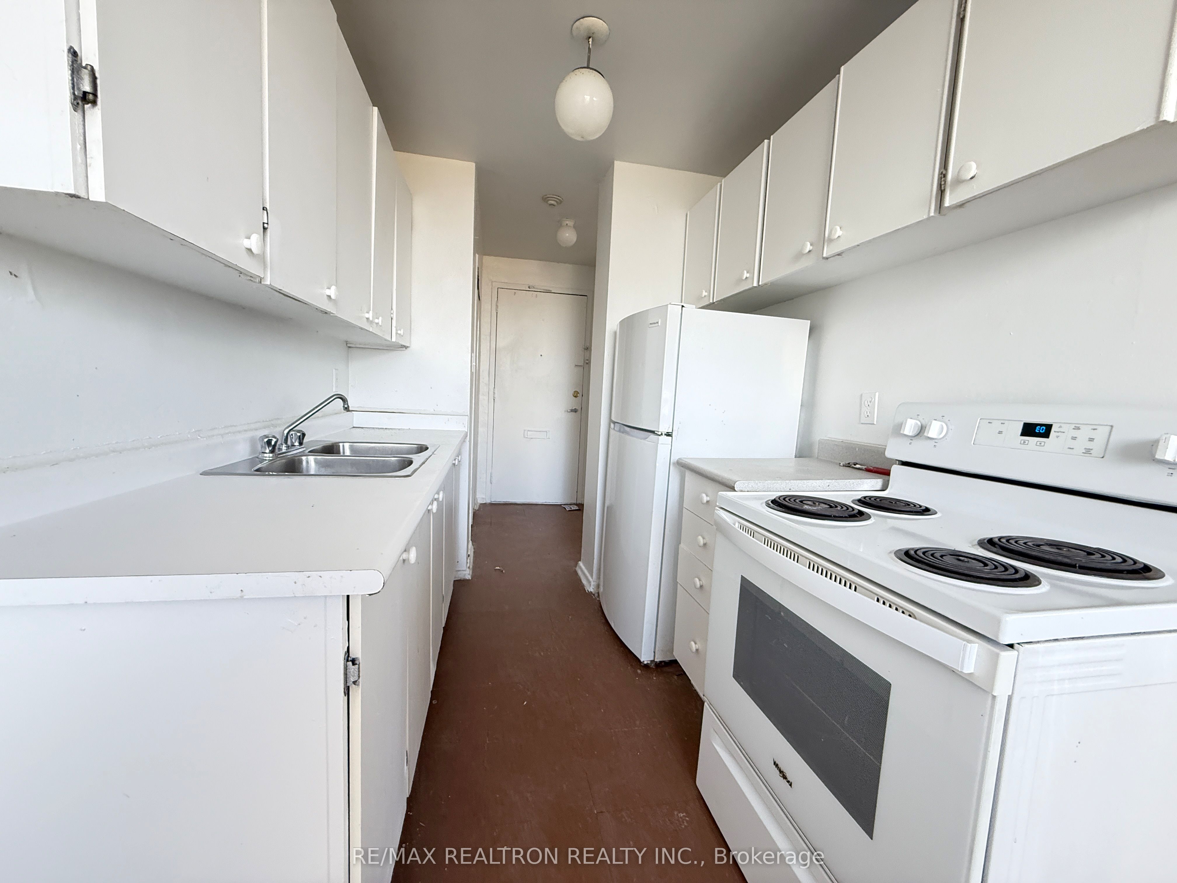 500 Dawes Road 1514, Toronto, ON M4B 2G1 photo 3