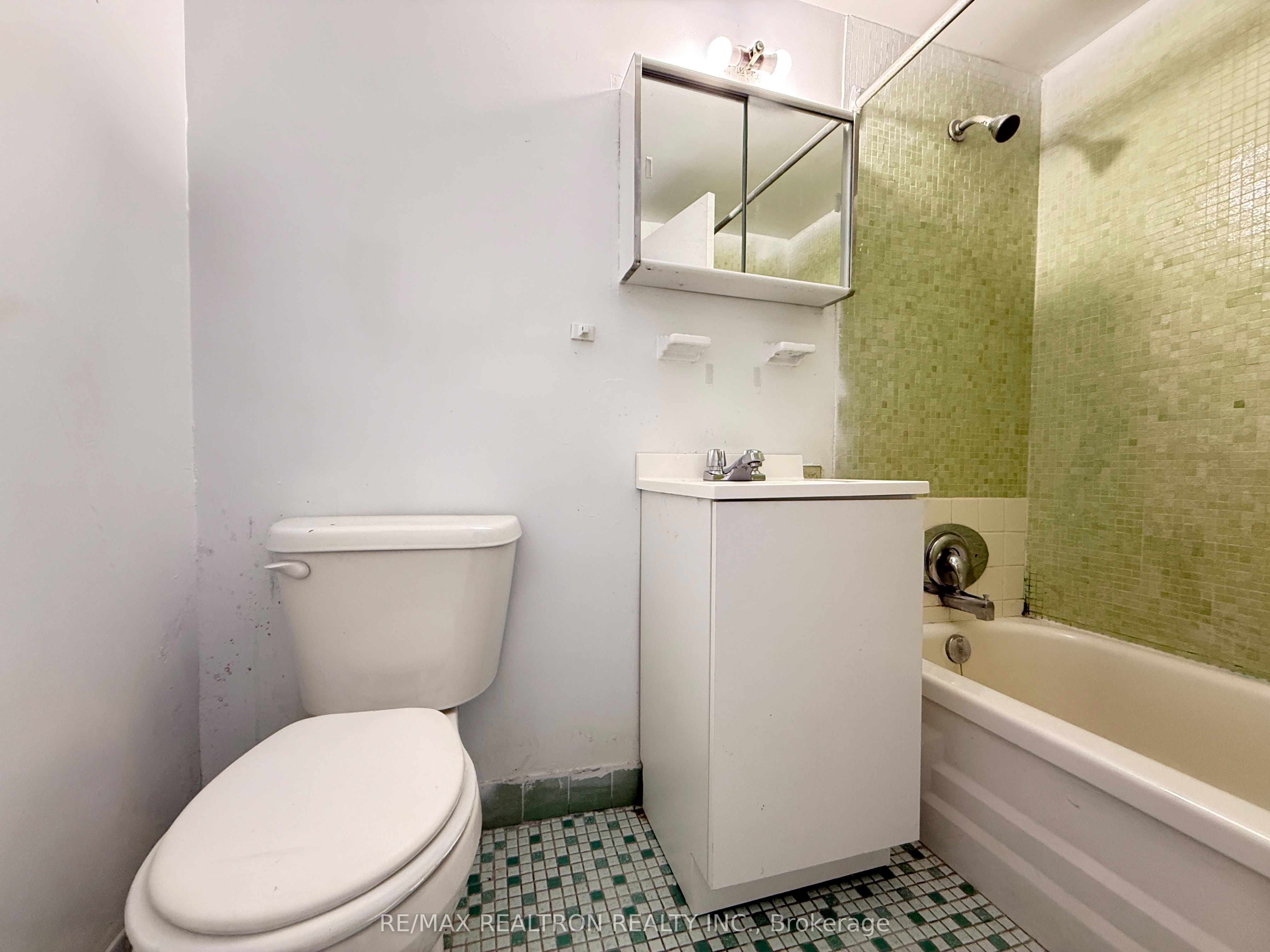 500 Dawes Road 610, Toronto, ON M4B 2G1