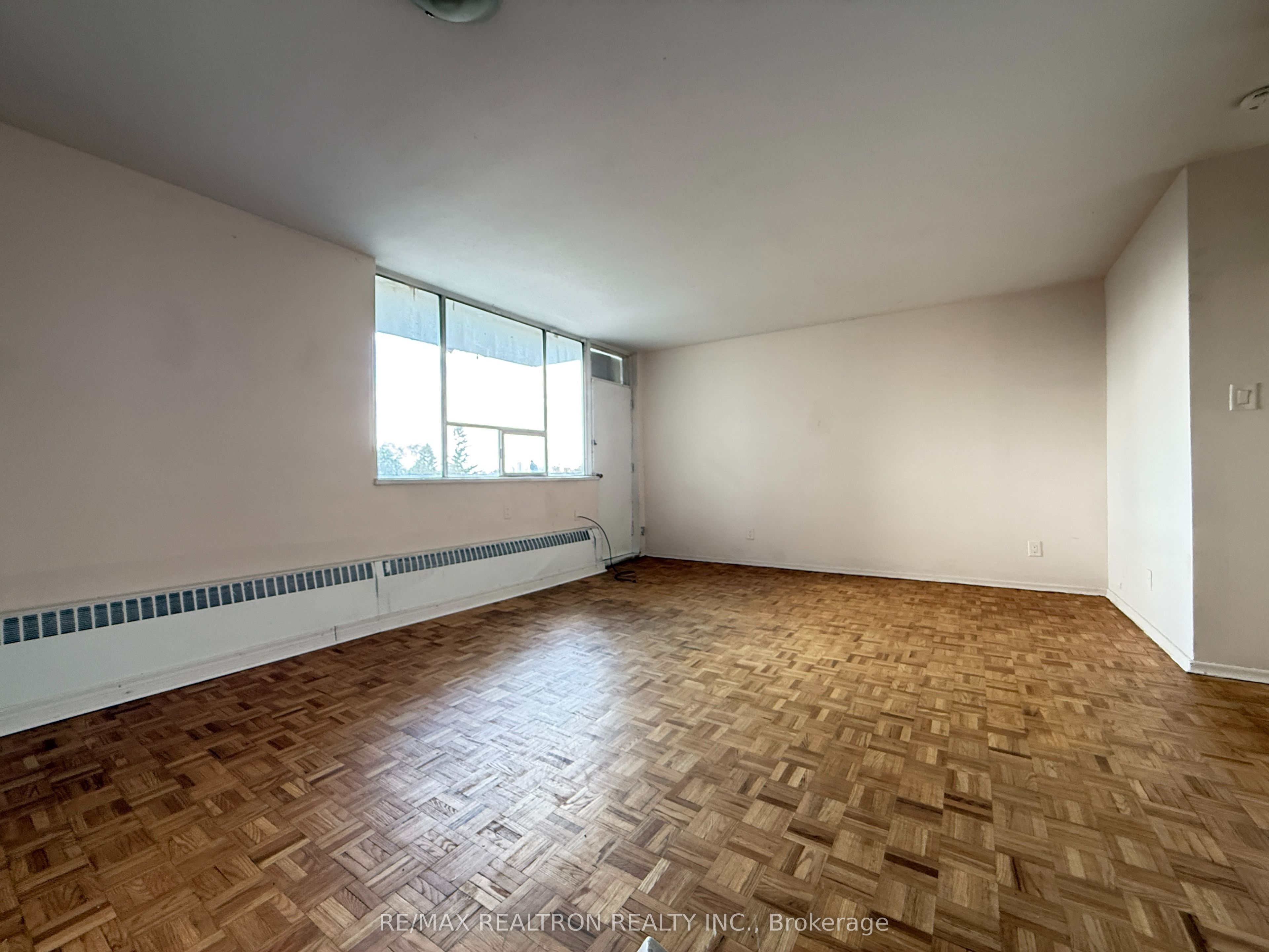 500 Dawes Road 610, Toronto, ON M4B 2G1 photo 2