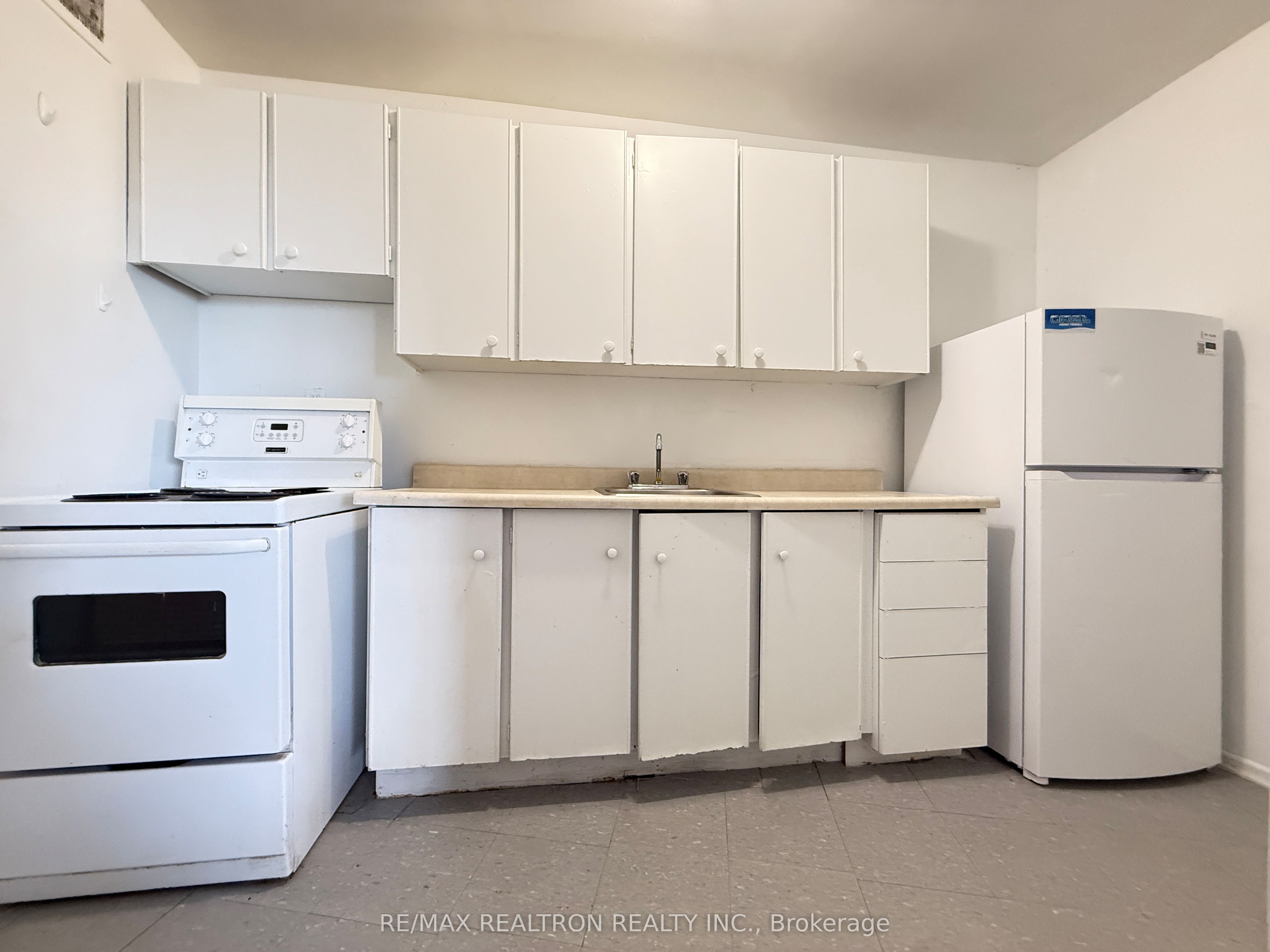 500 Dawes Road 610, Toronto, ON M4B 2G1 photo 3