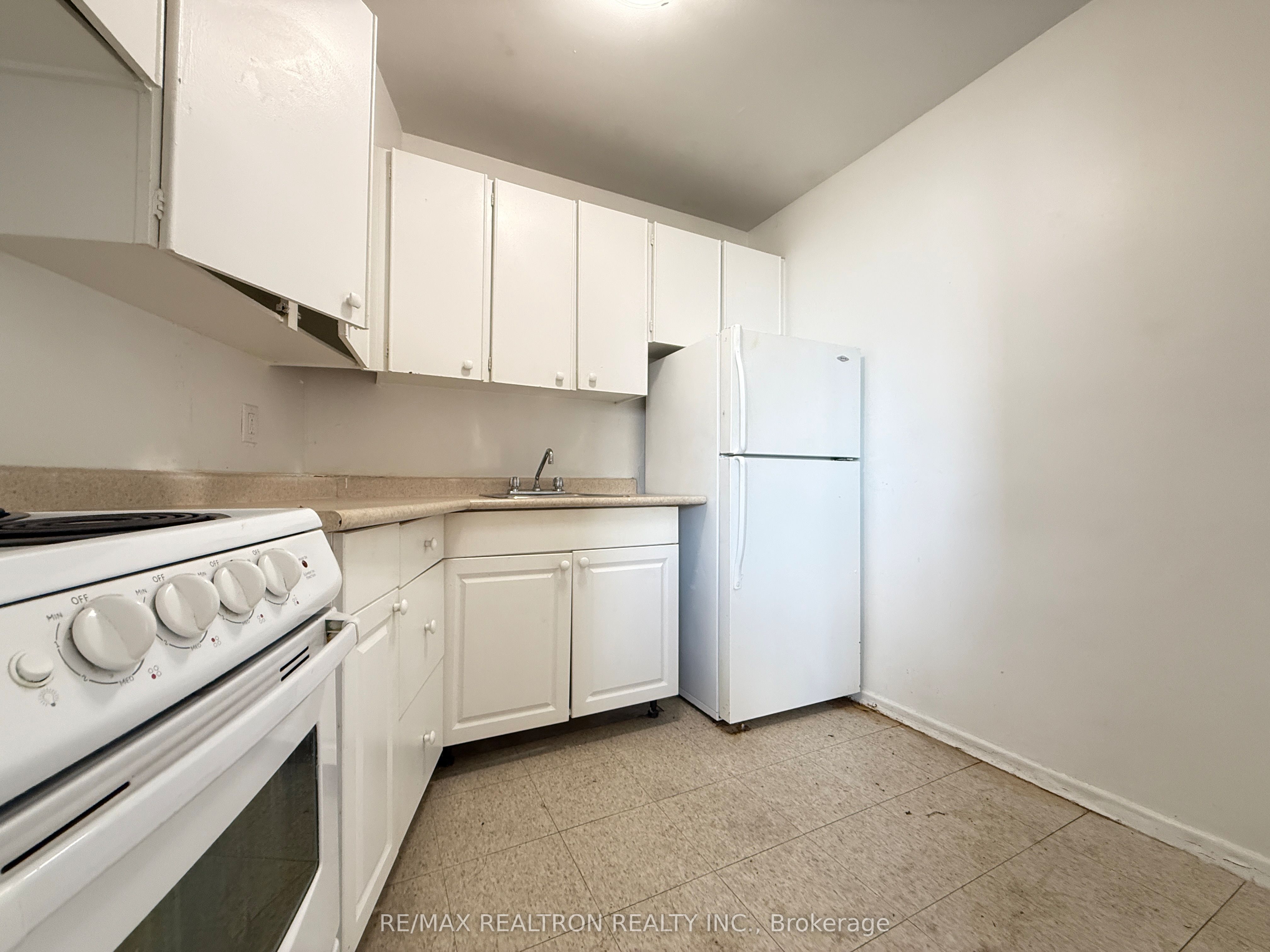 500 Dawes Road 701, Toronto, ON M4B 2G1 photo 2